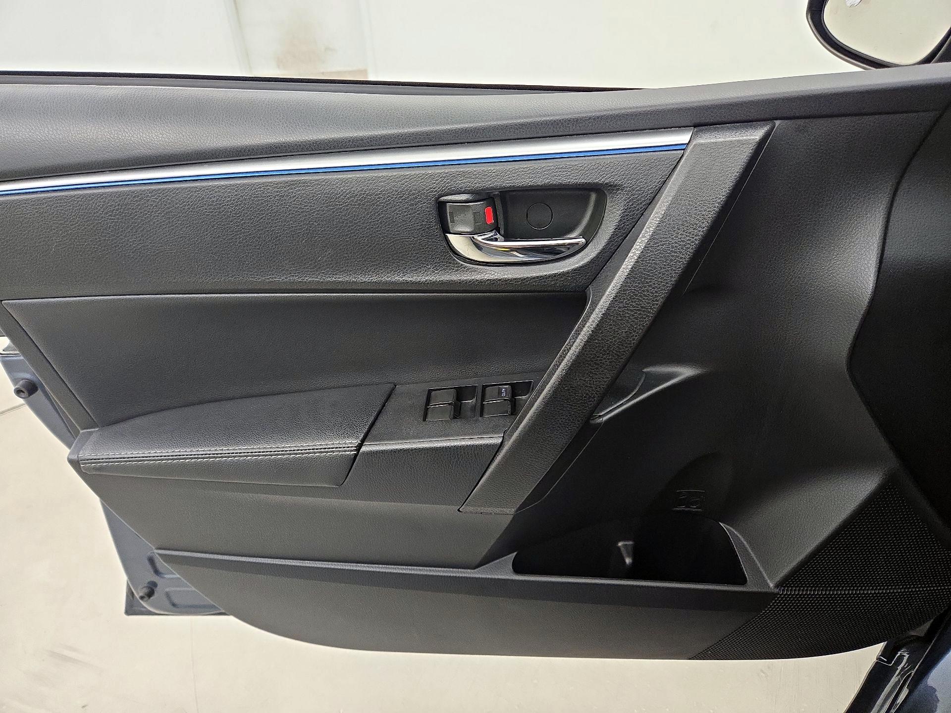 Thumbnail: 2015 Toyota Corolla - 12