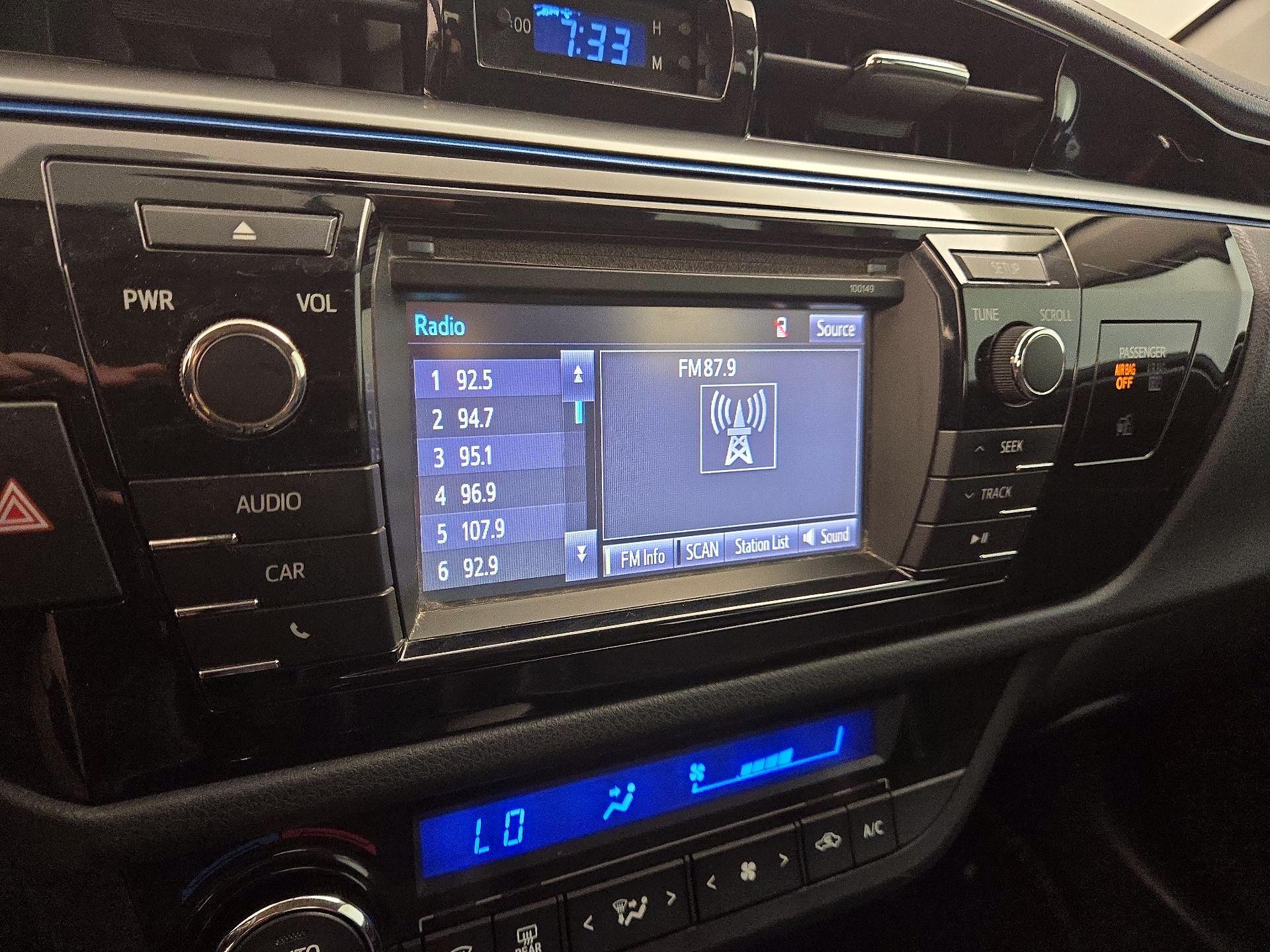 Thumbnail: 2015 Toyota Corolla - 15
