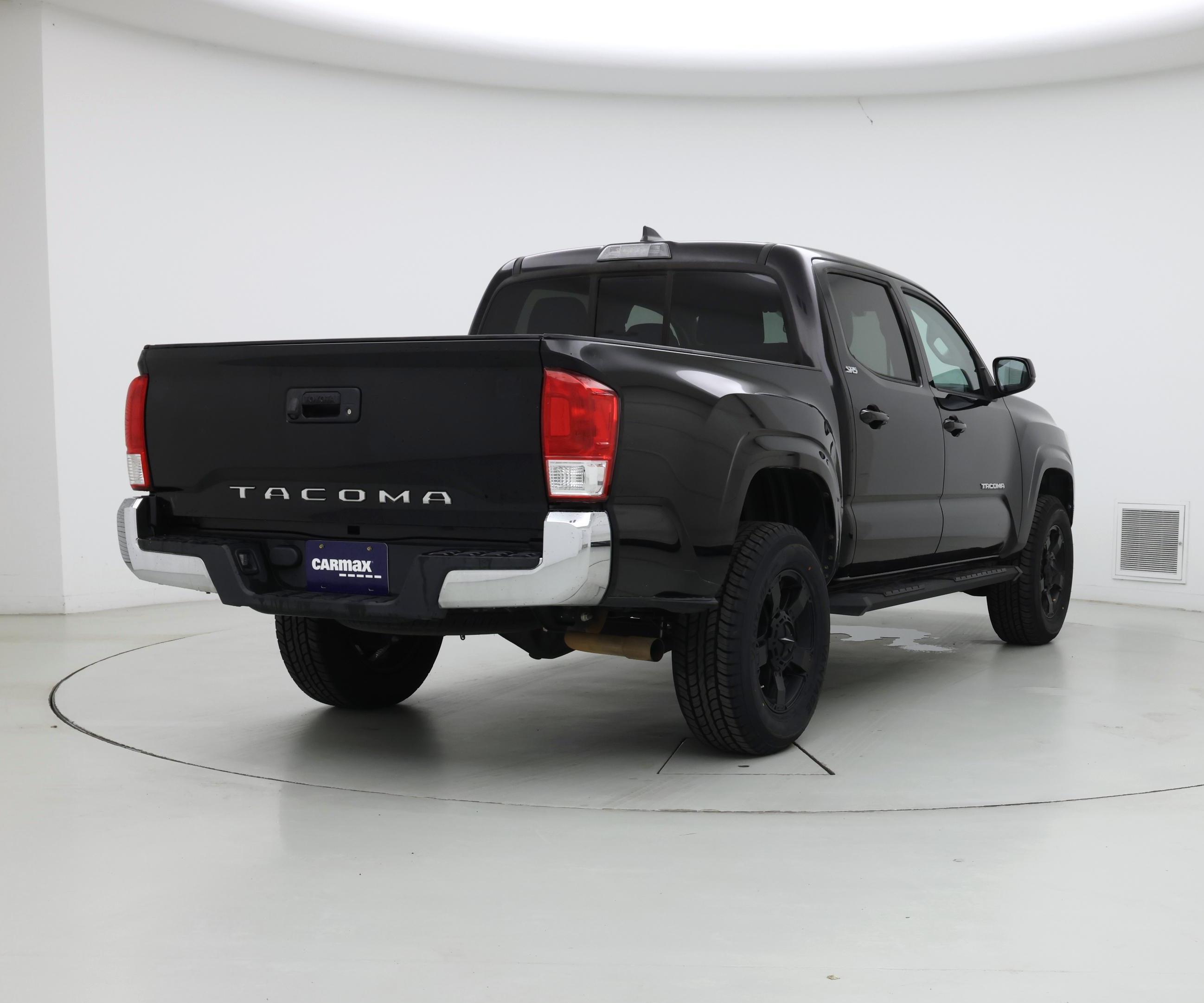 Thumbnail: 2017 Toyota Tacoma - 8