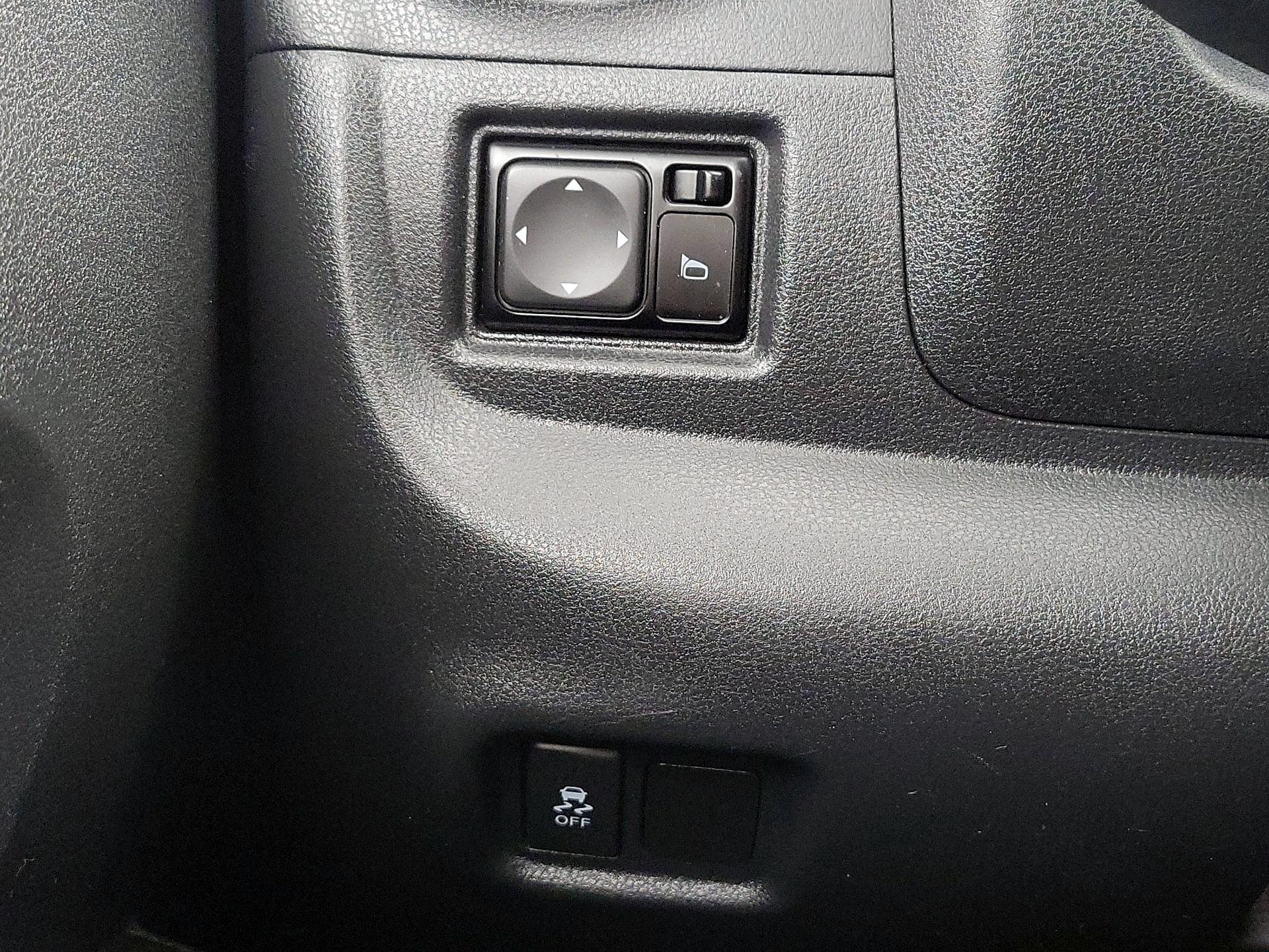 Thumbnail: 2017 Nissan Versa Note - 13