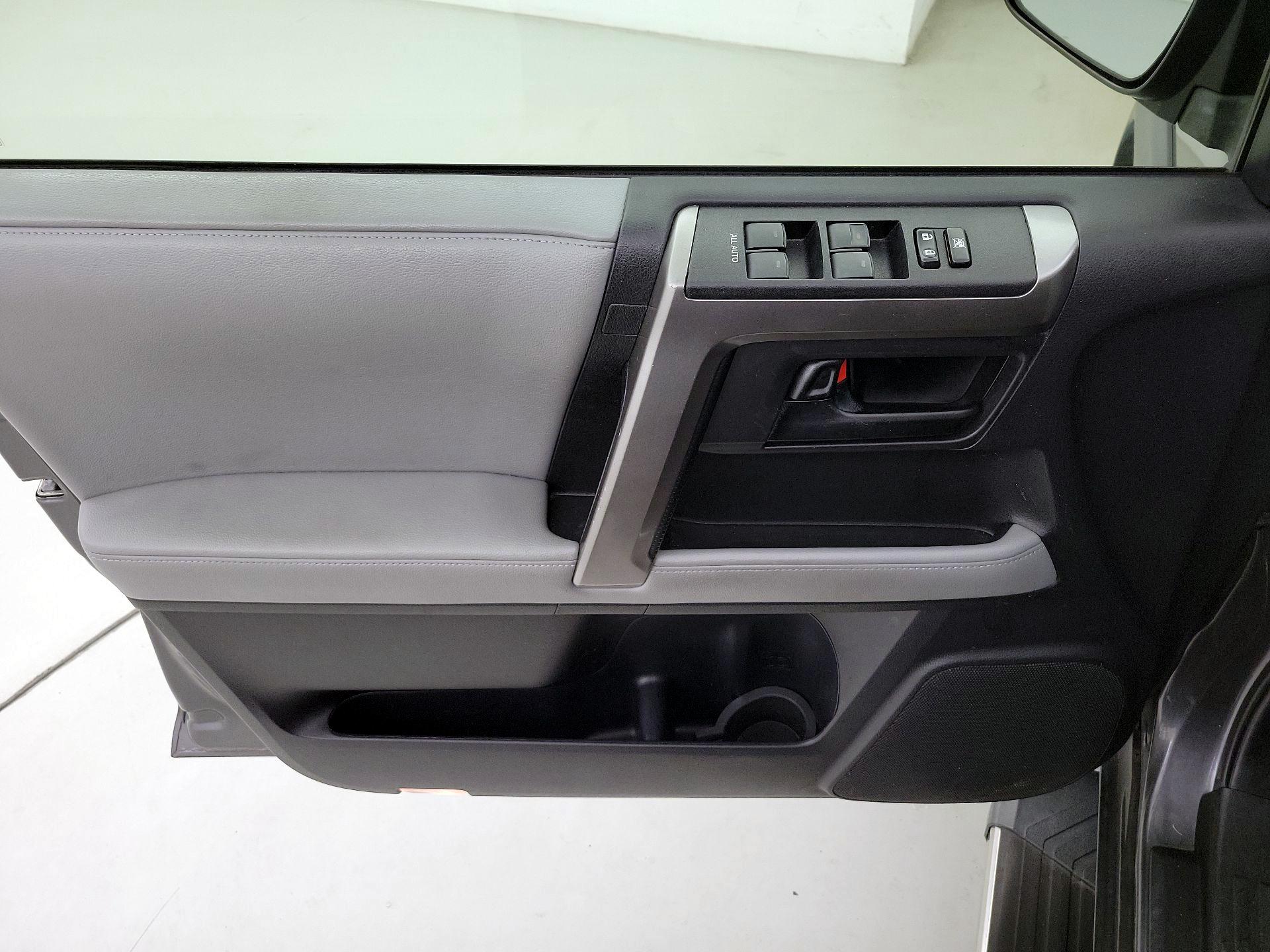 Thumbnail: 2013 Toyota 4Runner - 12