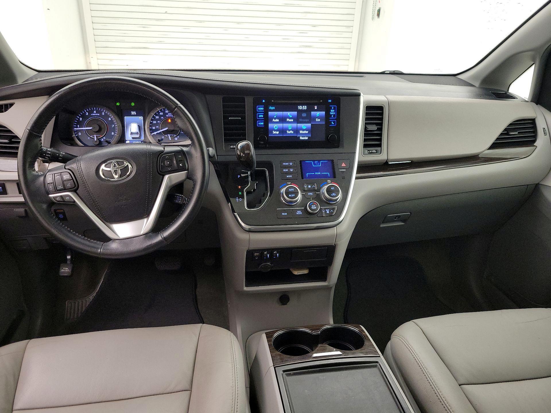 Thumbnail: 2015 Toyota Sienna - 9