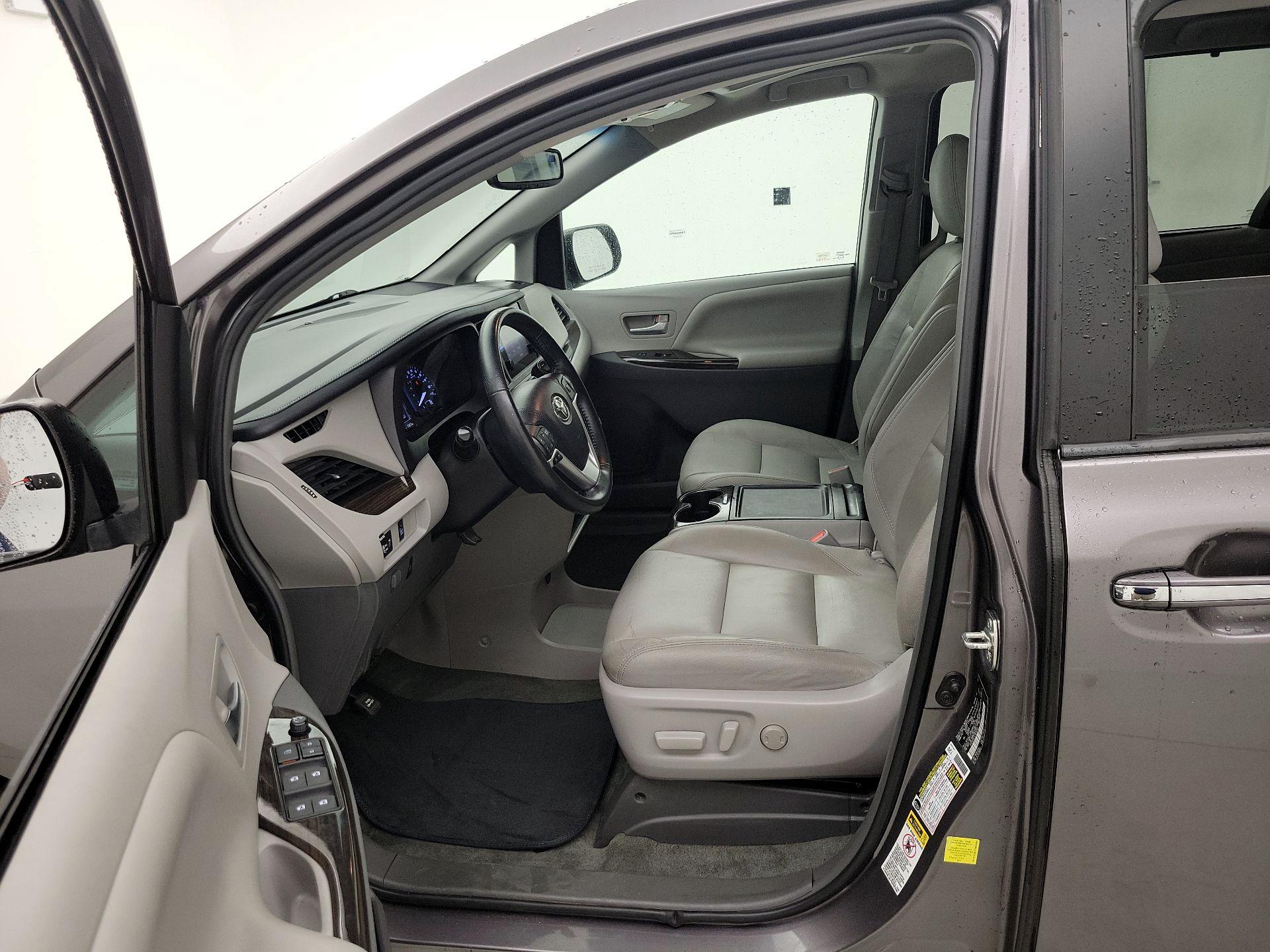 Thumbnail: 2015 Toyota Sienna - 11