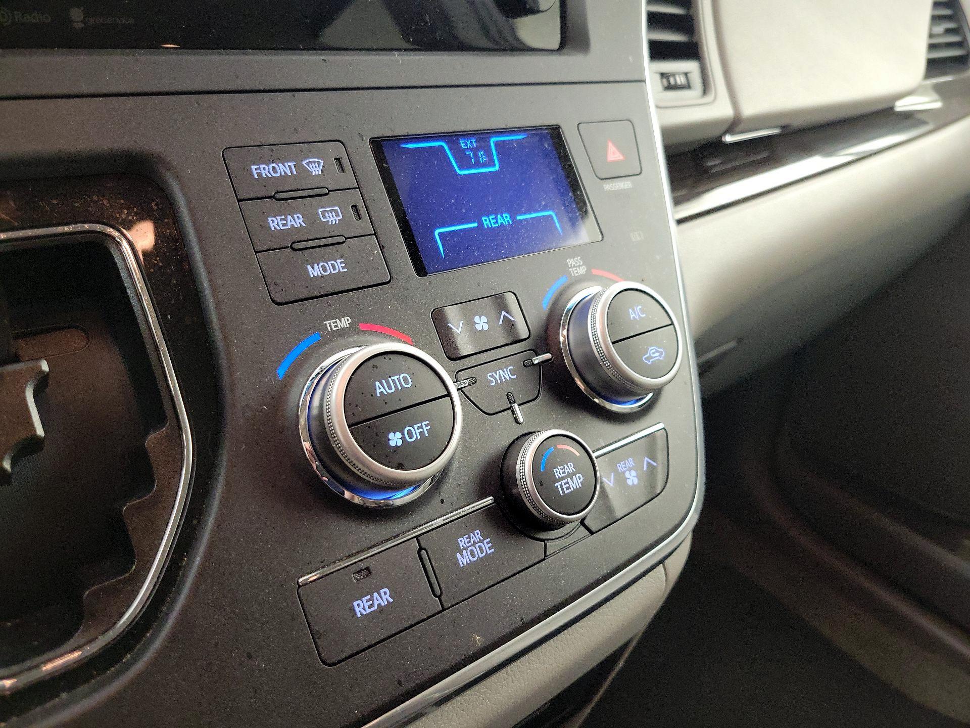 Thumbnail: 2015 Toyota Sienna - 16