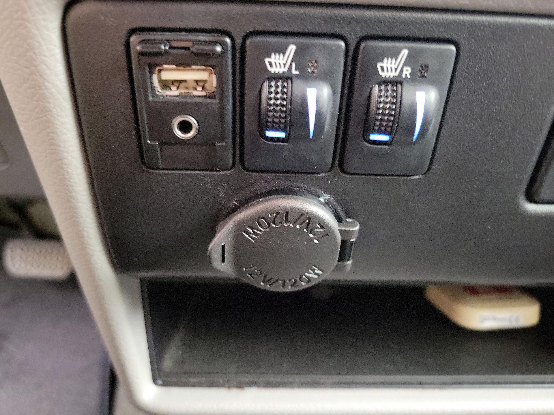 Thumbnail: 2015 Toyota Sienna - 18