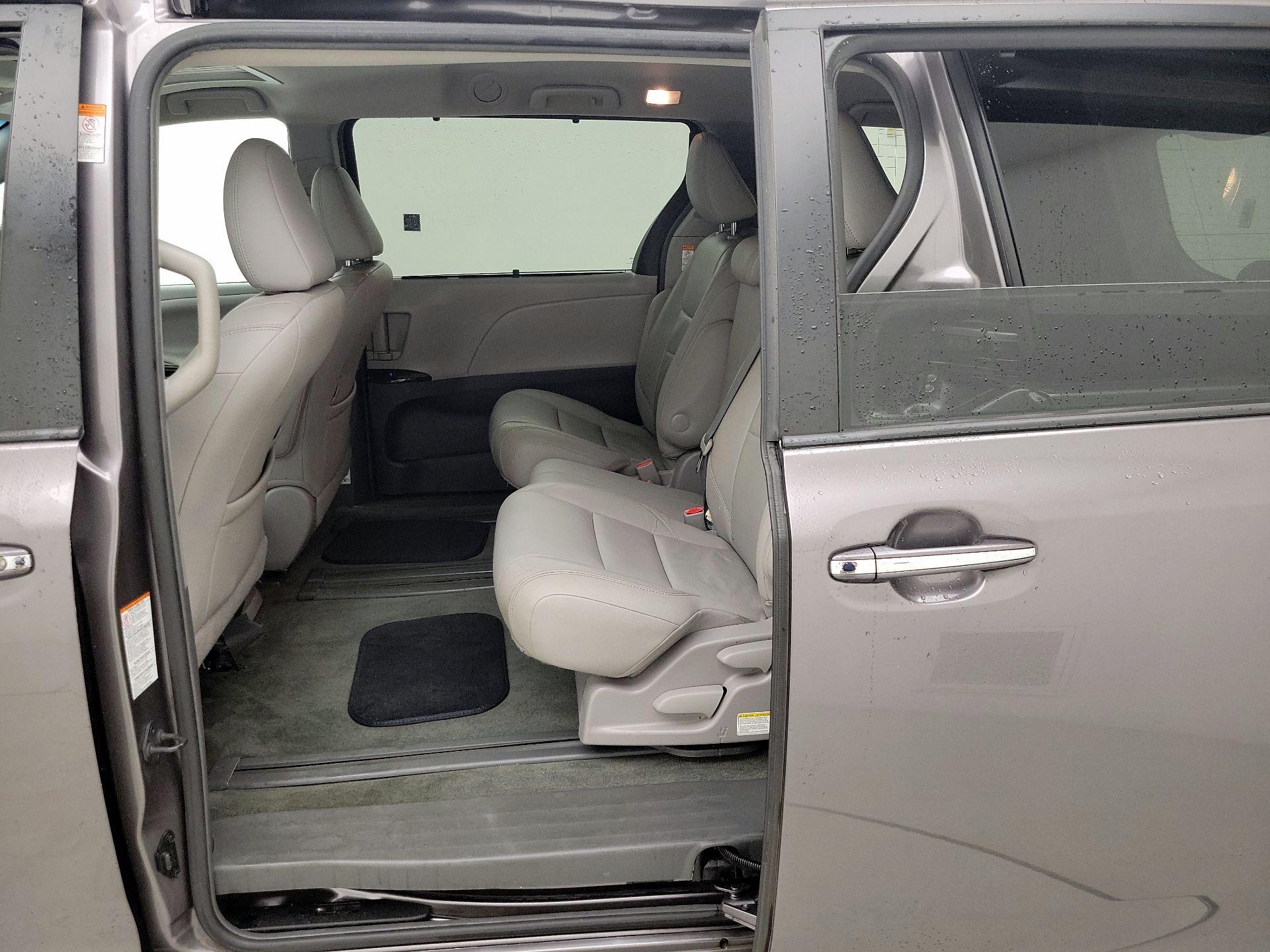 Thumbnail: 2015 Toyota Sienna - 20