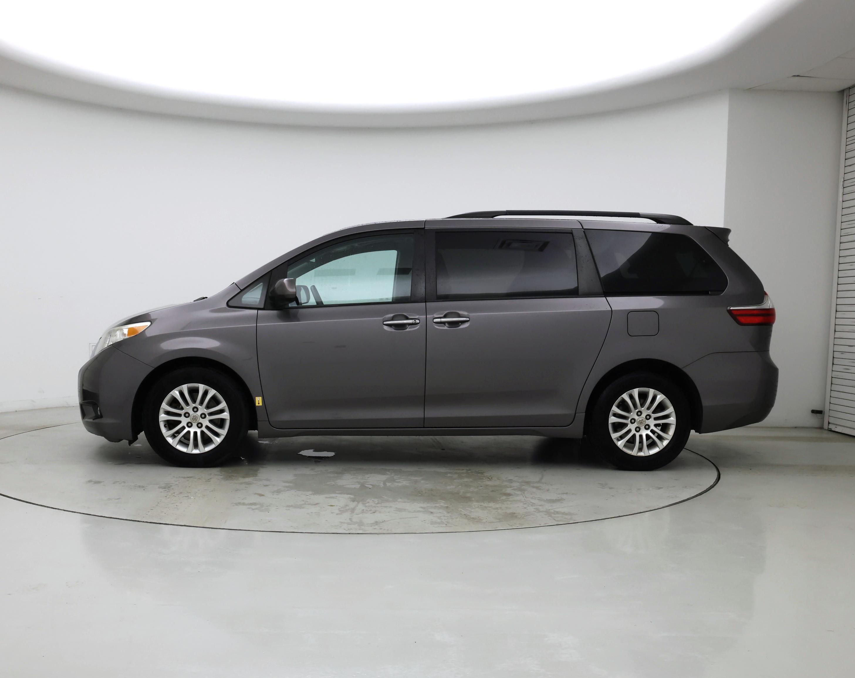 Thumbnail: 2015 Toyota Sienna - 3