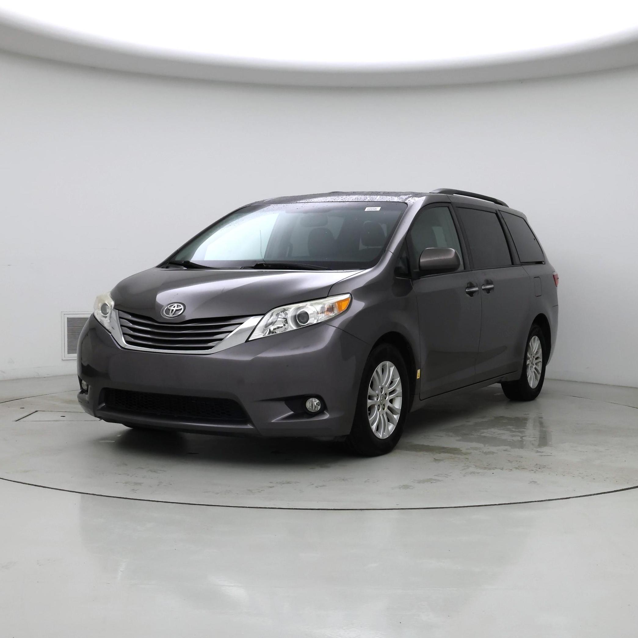 Thumbnail: 2015 Toyota Sienna - 4