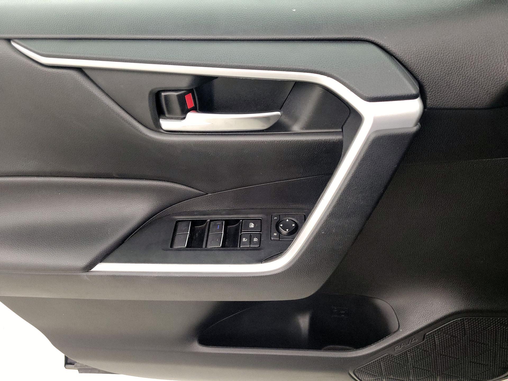 Thumbnail: 2021 Toyota RAV4 - 12