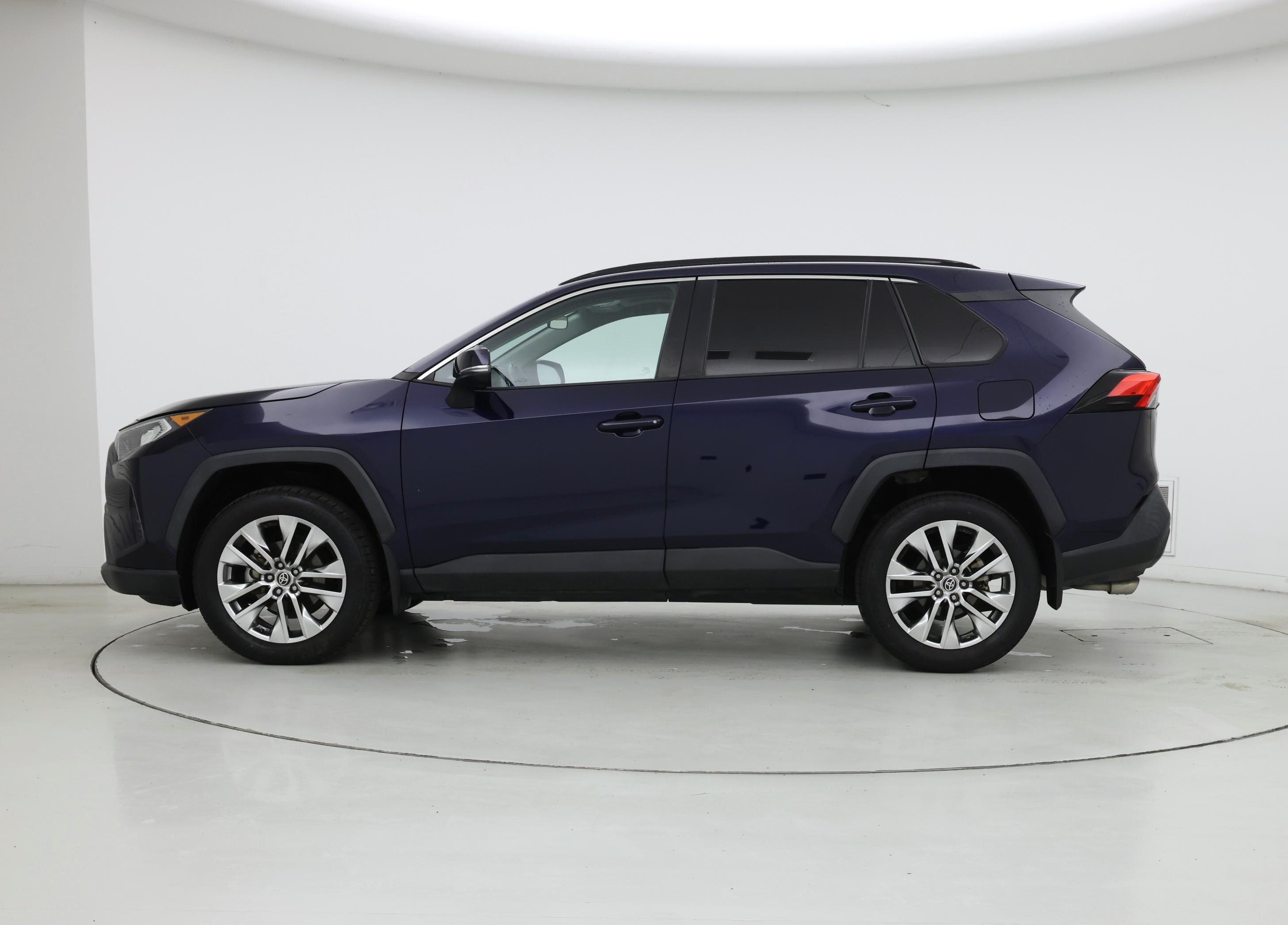 Thumbnail: 2021 Toyota RAV4 - 3