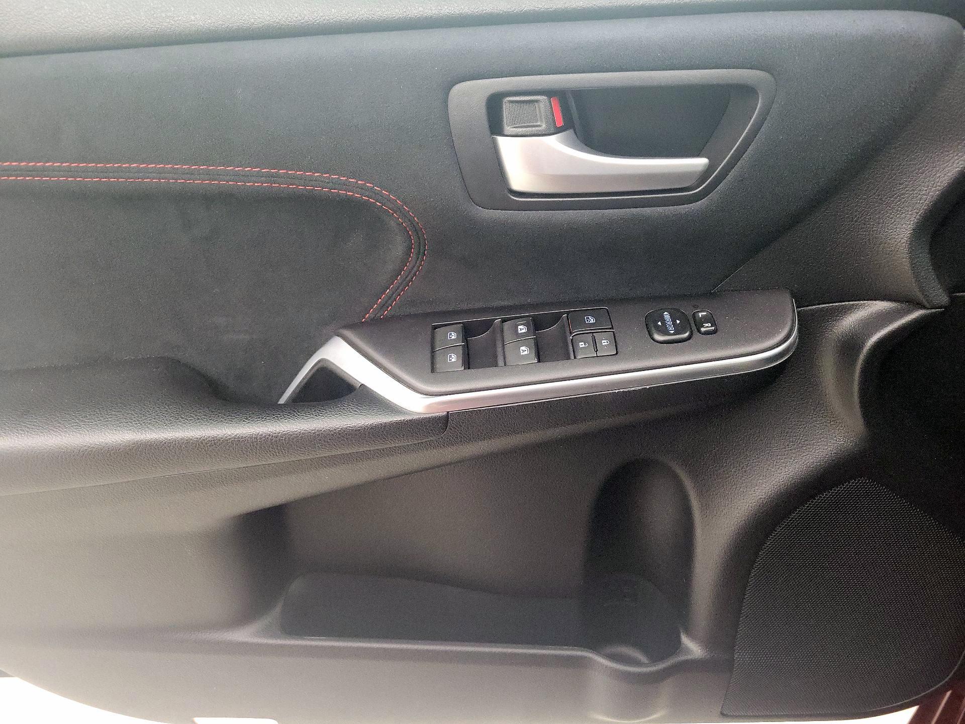 Thumbnail: 2016 Toyota Camry - 12