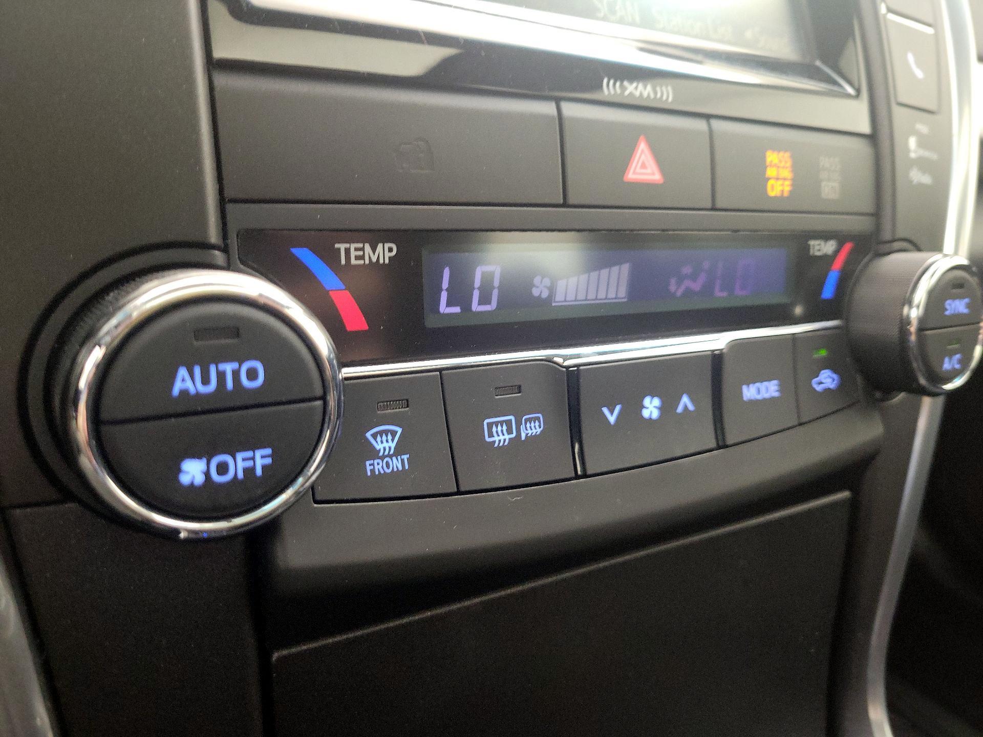 Thumbnail: 2016 Toyota Camry - 16