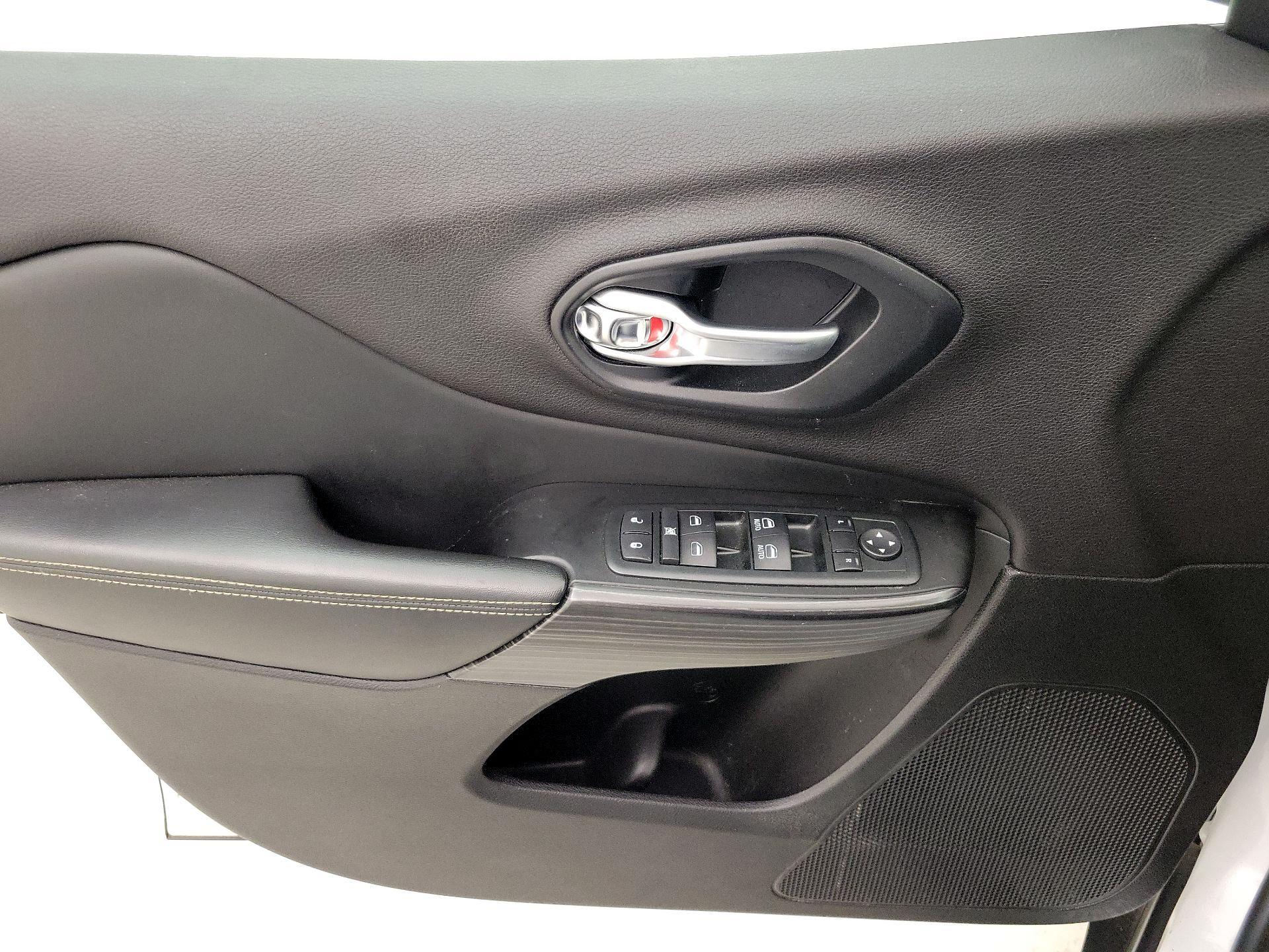 Thumbnail: 2014 Jeep Cherokee - 12