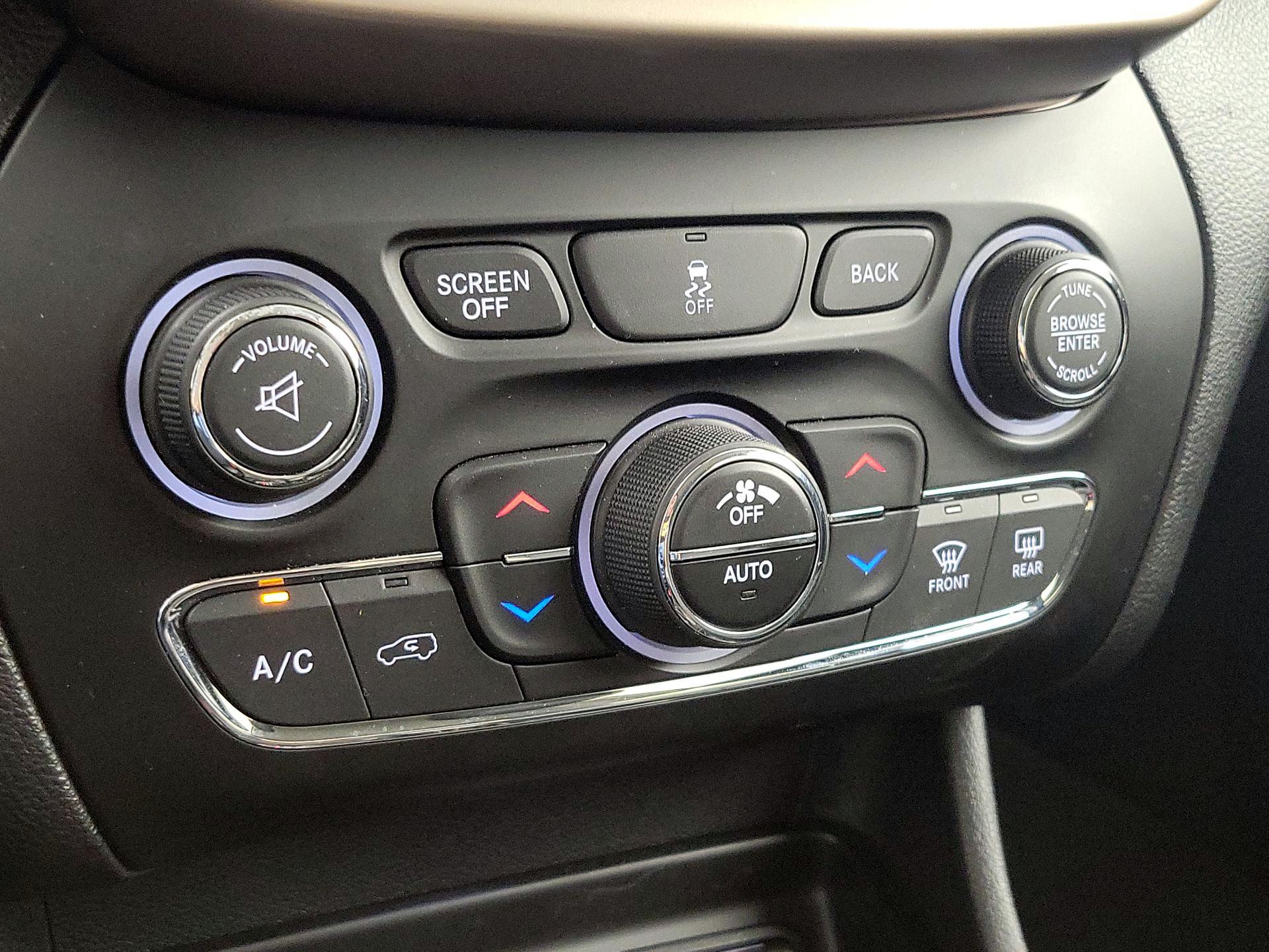 Thumbnail: 2014 Jeep Cherokee - 17