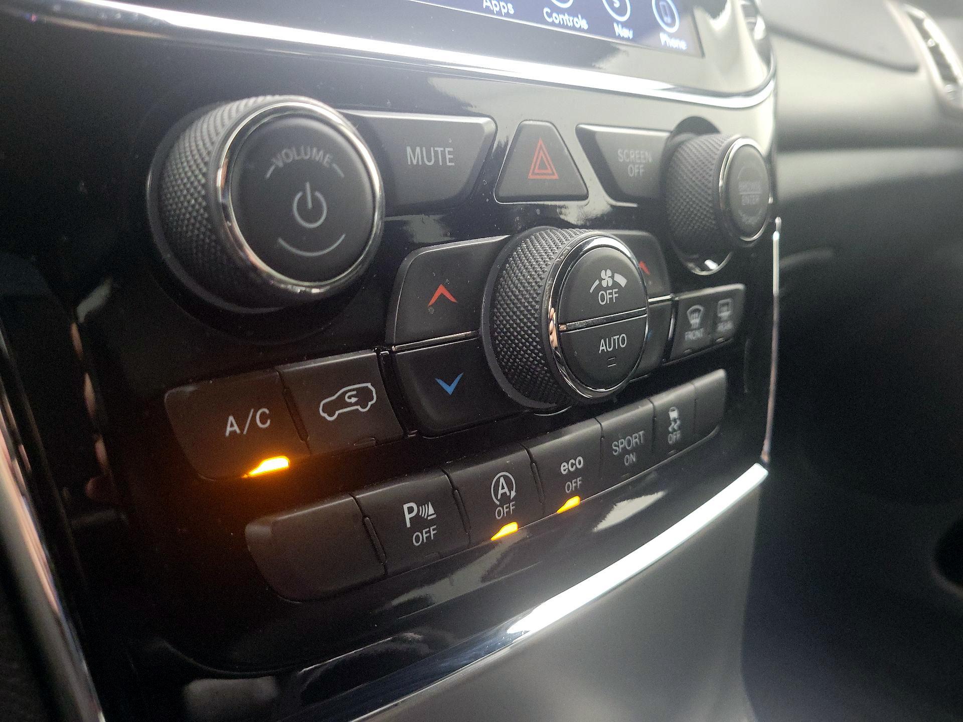 Thumbnail: 2019 Jeep Grand Cherokee - 16