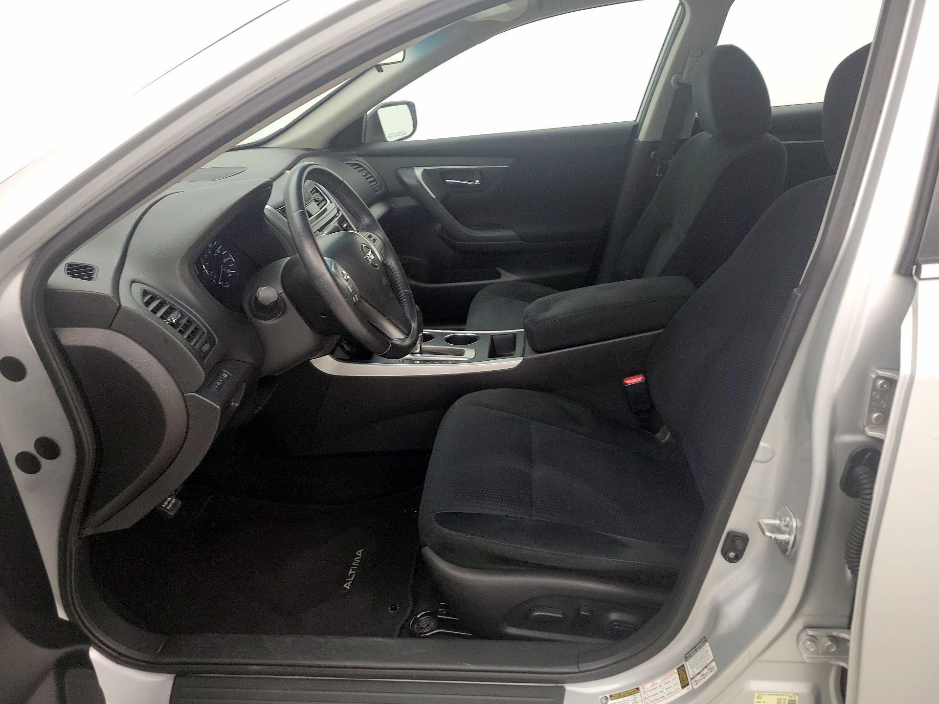 Thumbnail: 2015 Nissan Altima - 11