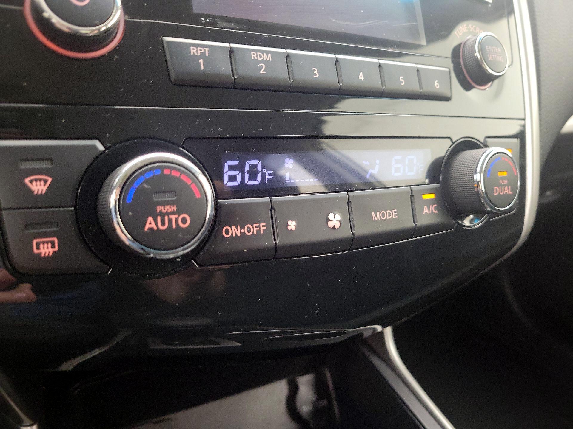 Thumbnail: 2015 Nissan Altima - 16