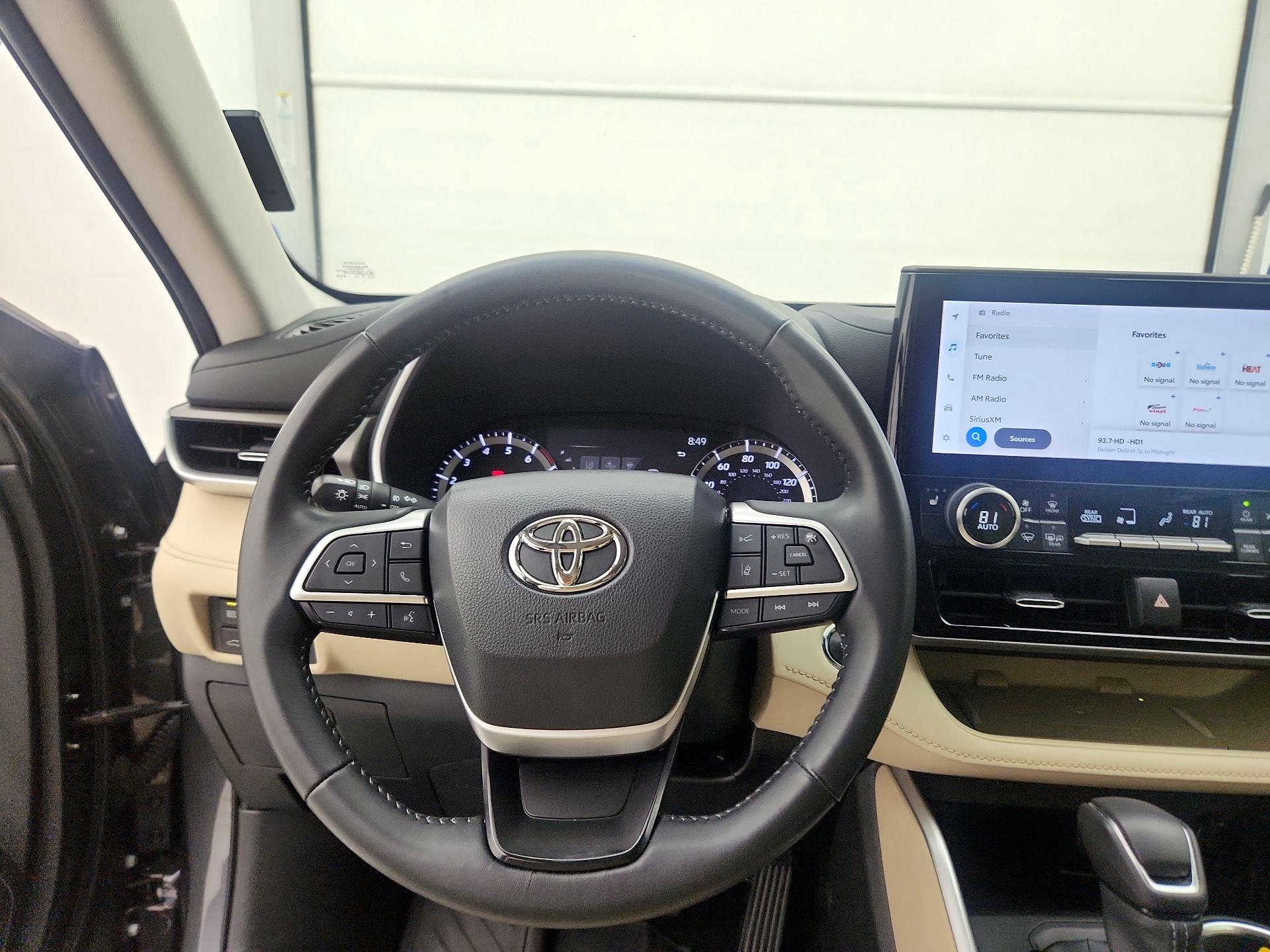 Thumbnail: 2023 Toyota Highlander - 10