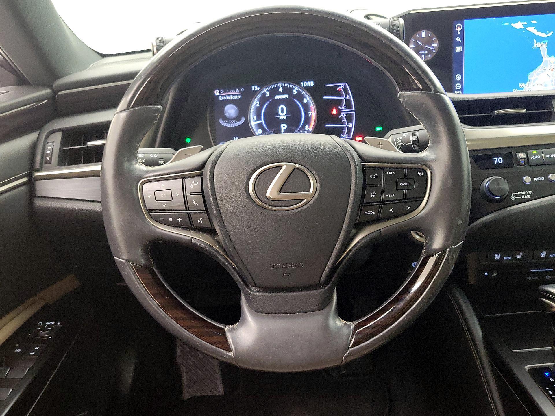 Thumbnail: 2020 Lexus ES - 10