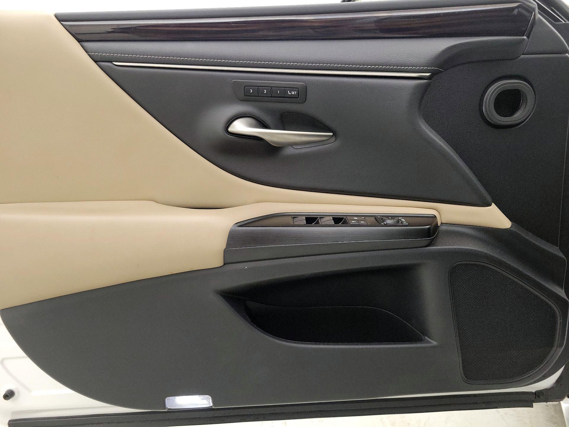 Thumbnail: 2020 Lexus ES - 12