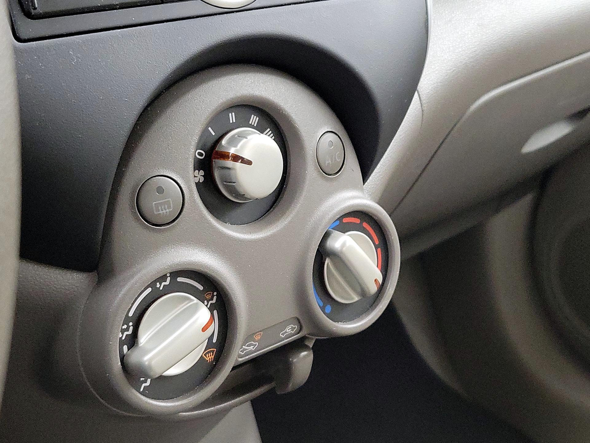 Thumbnail: 2014 Nissan Versa - 15