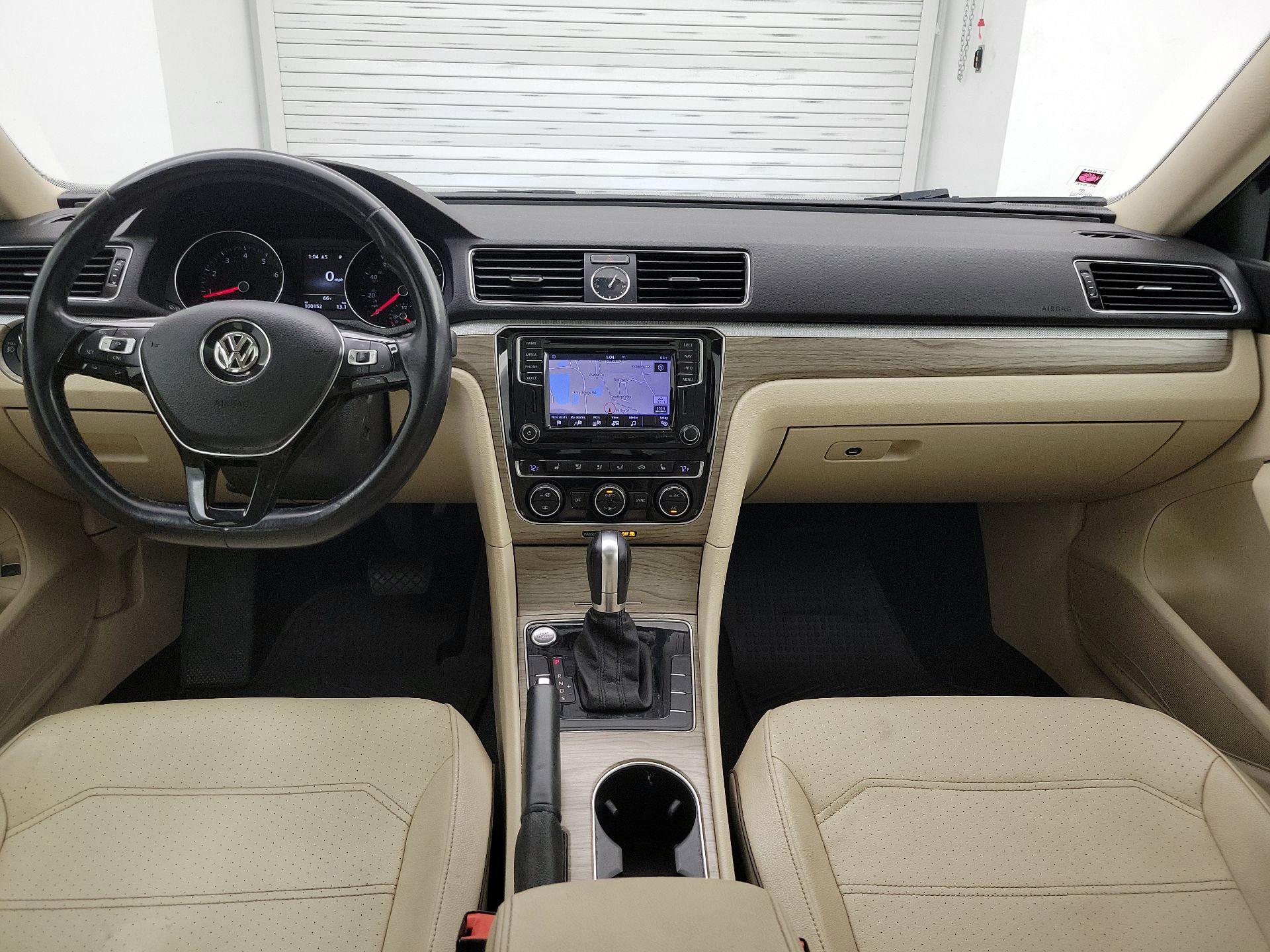 Thumbnail: 2017 Volkswagen Passat - 9