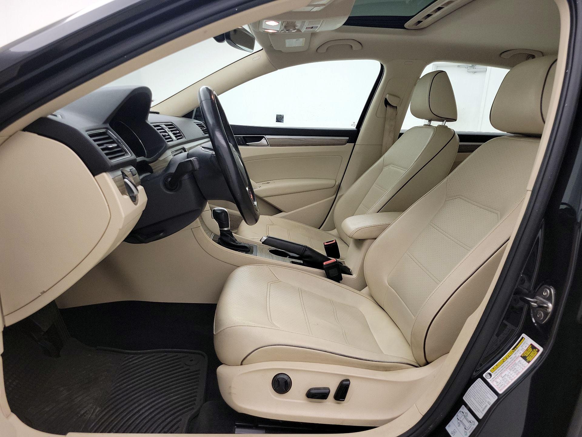 Thumbnail: 2017 Volkswagen Passat - 11