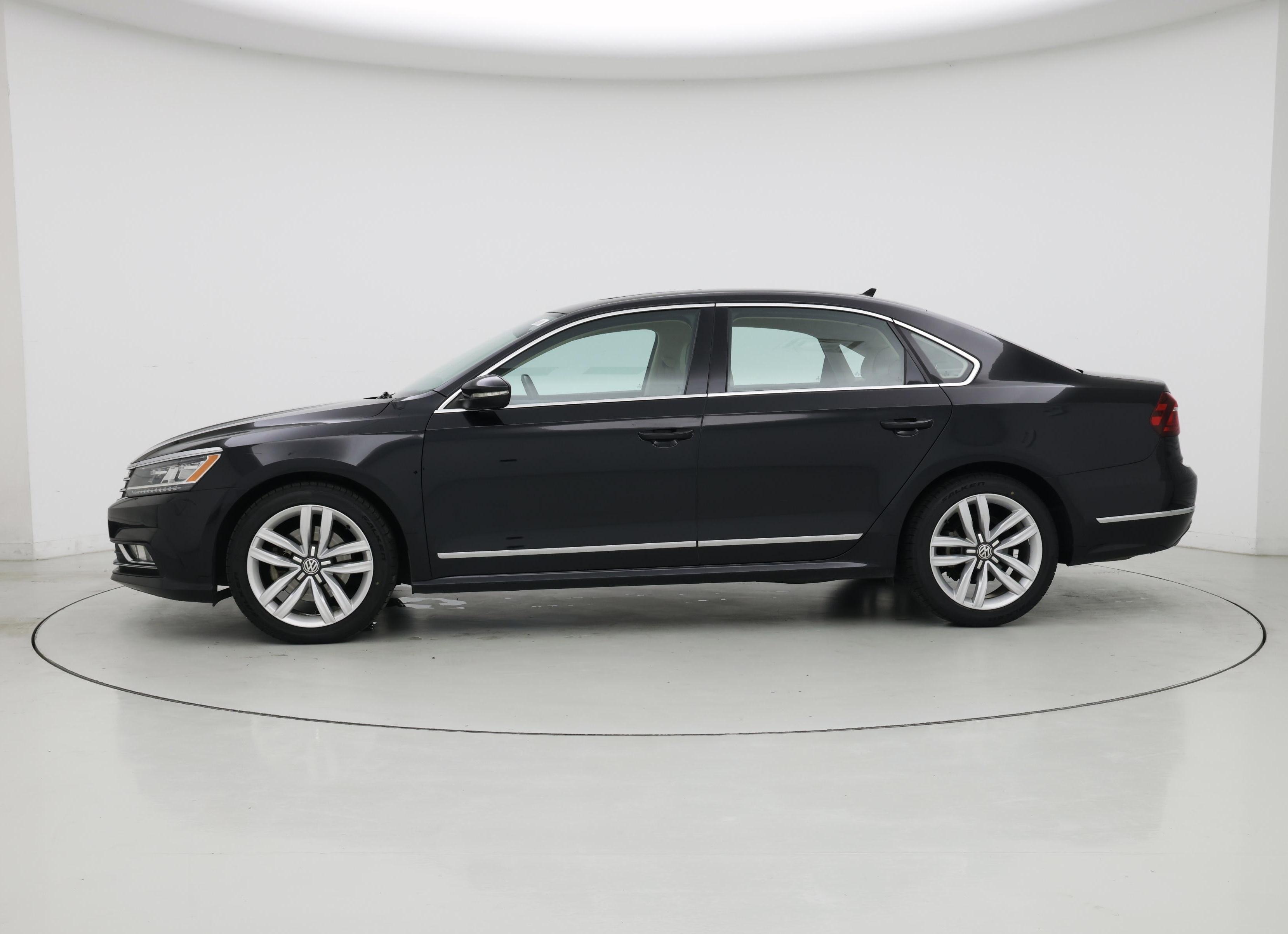Thumbnail: 2017 Volkswagen Passat - 3