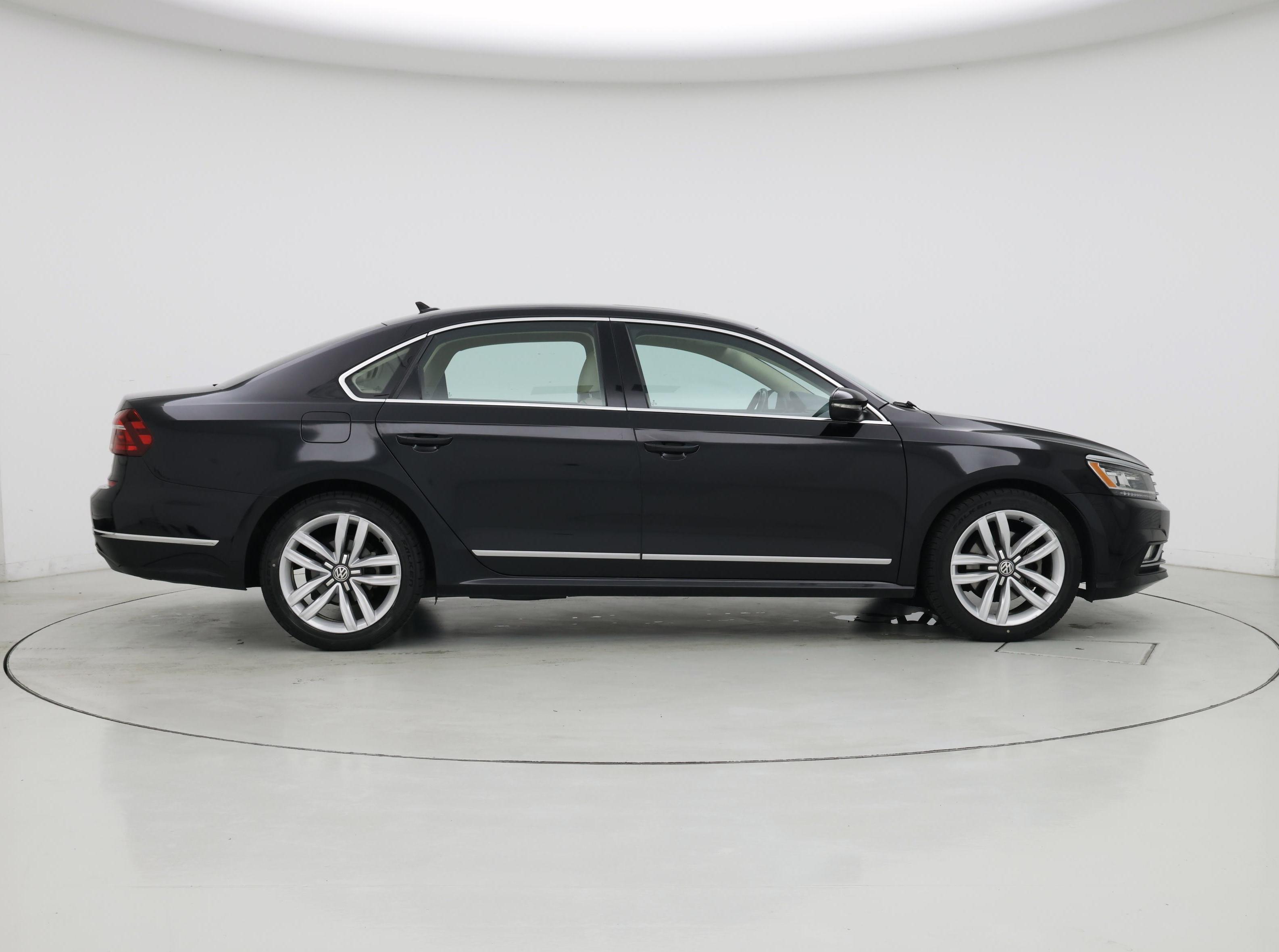 Thumbnail: 2017 Volkswagen Passat - 7