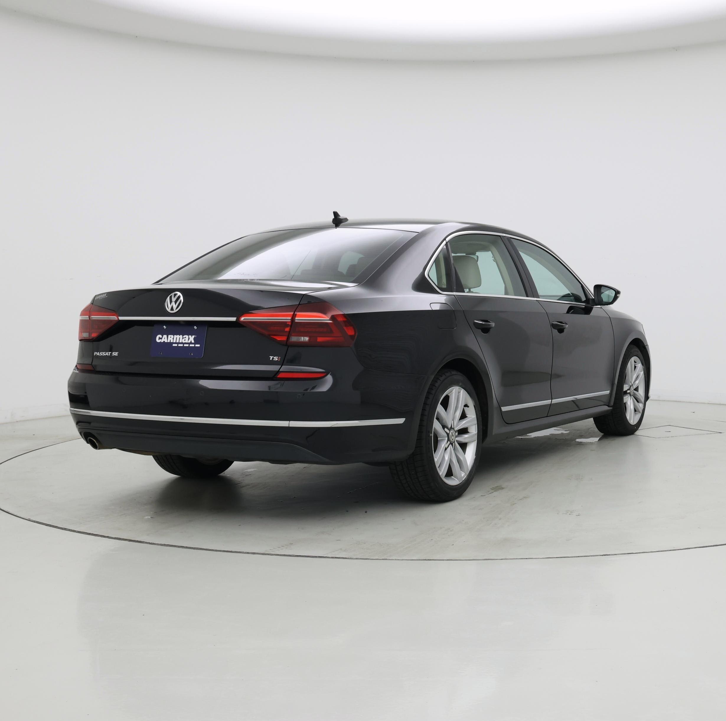 Thumbnail: 2017 Volkswagen Passat - 8