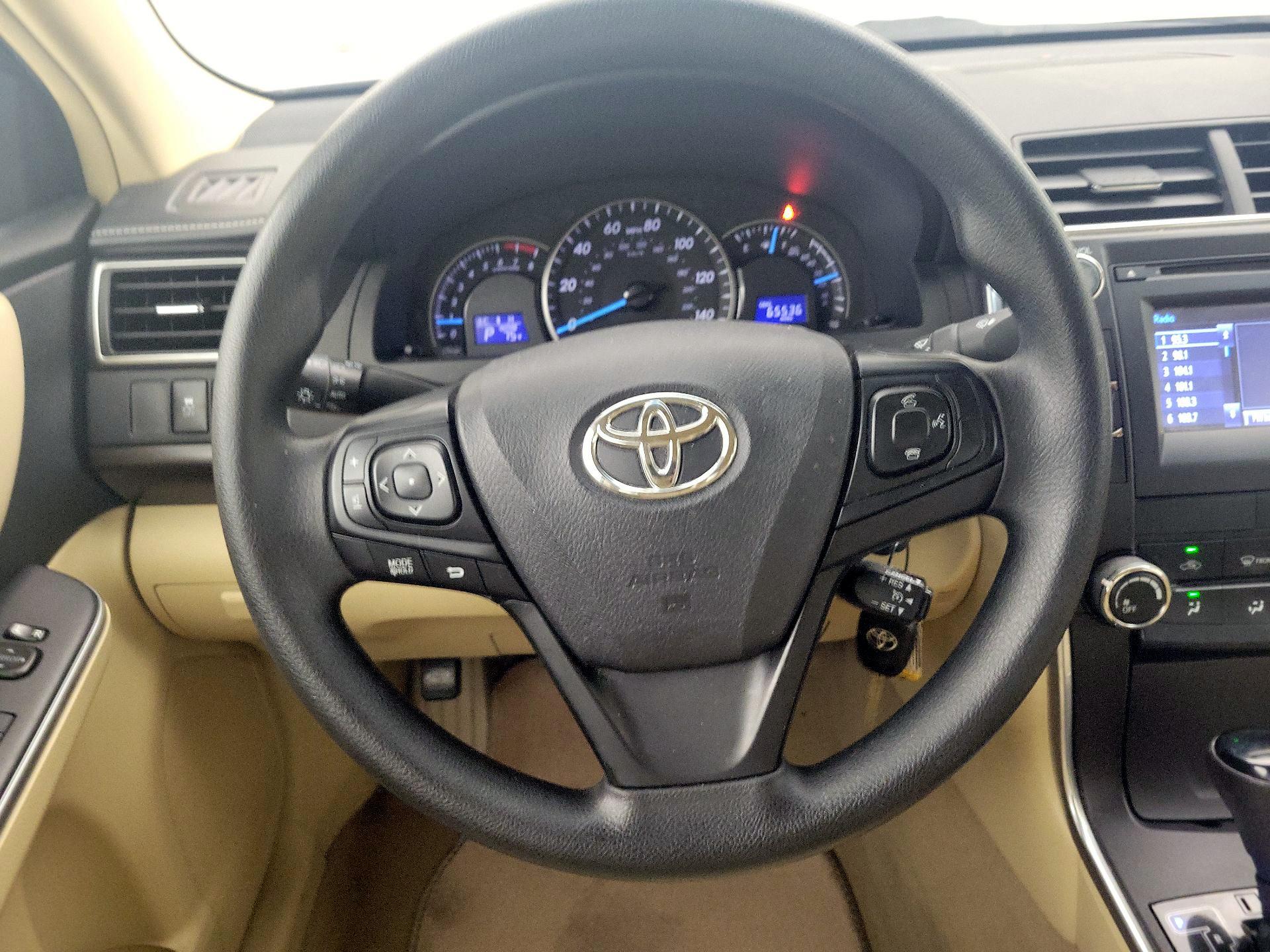Thumbnail: 2015 Toyota Camry - 10