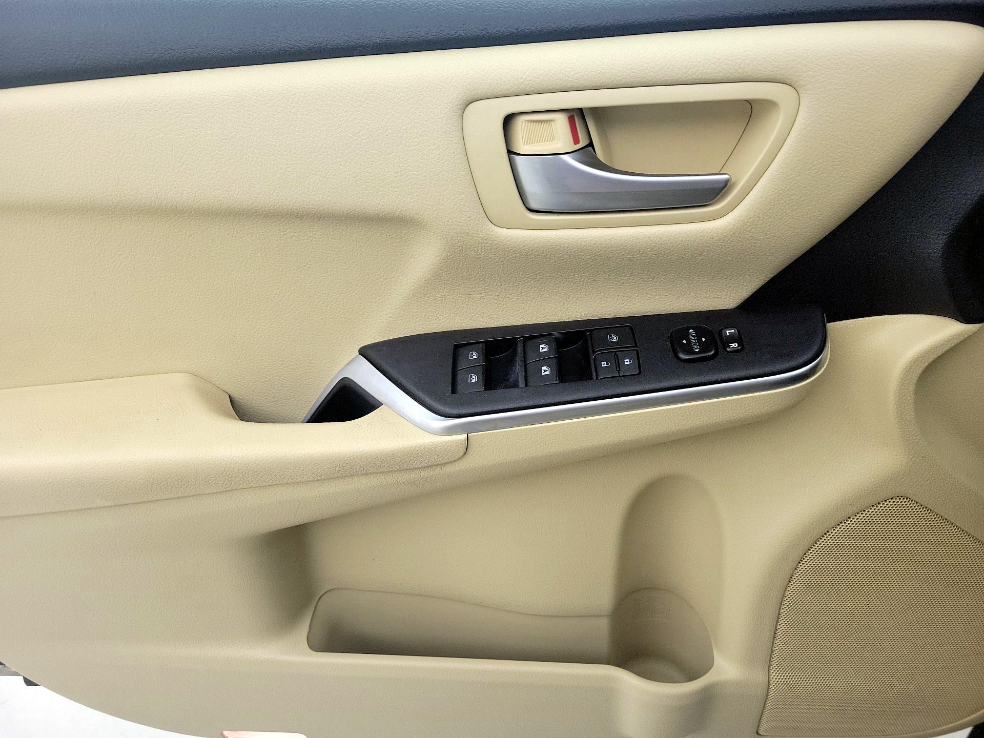 Thumbnail: 2015 Toyota Camry - 12