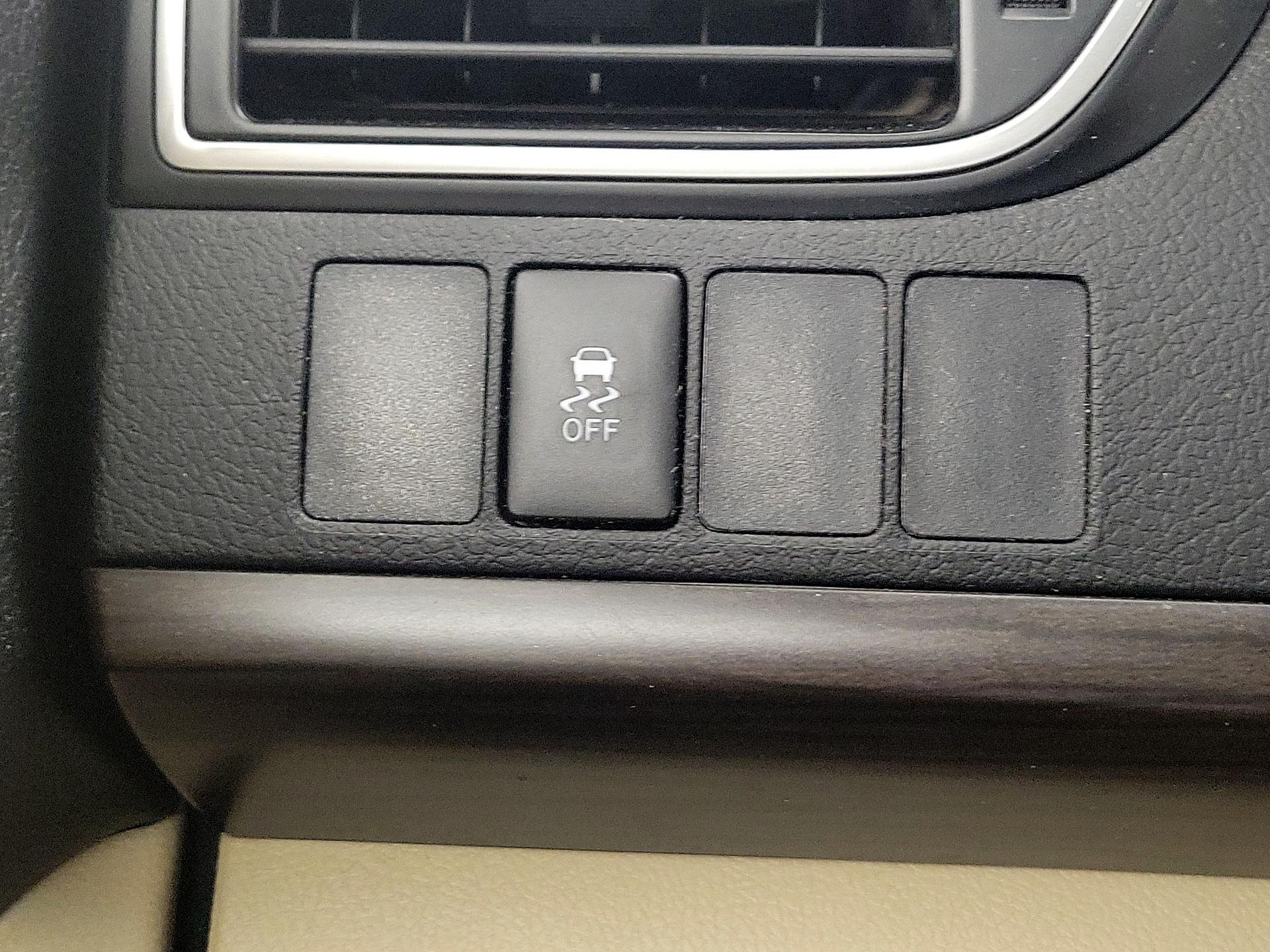 Thumbnail: 2015 Toyota Camry - 13