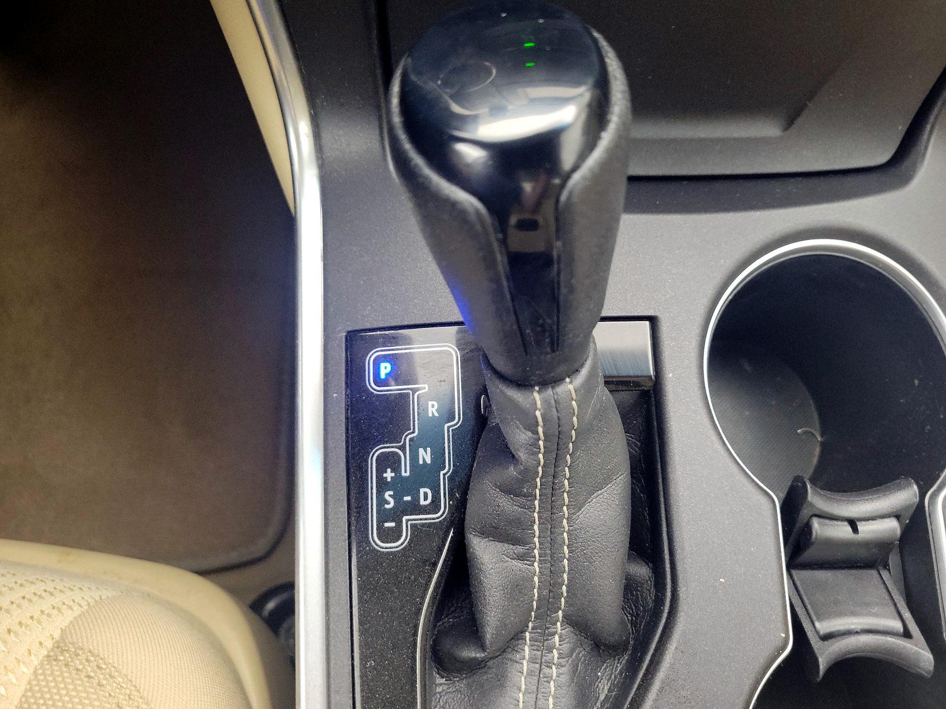 Thumbnail: 2015 Toyota Camry - 17