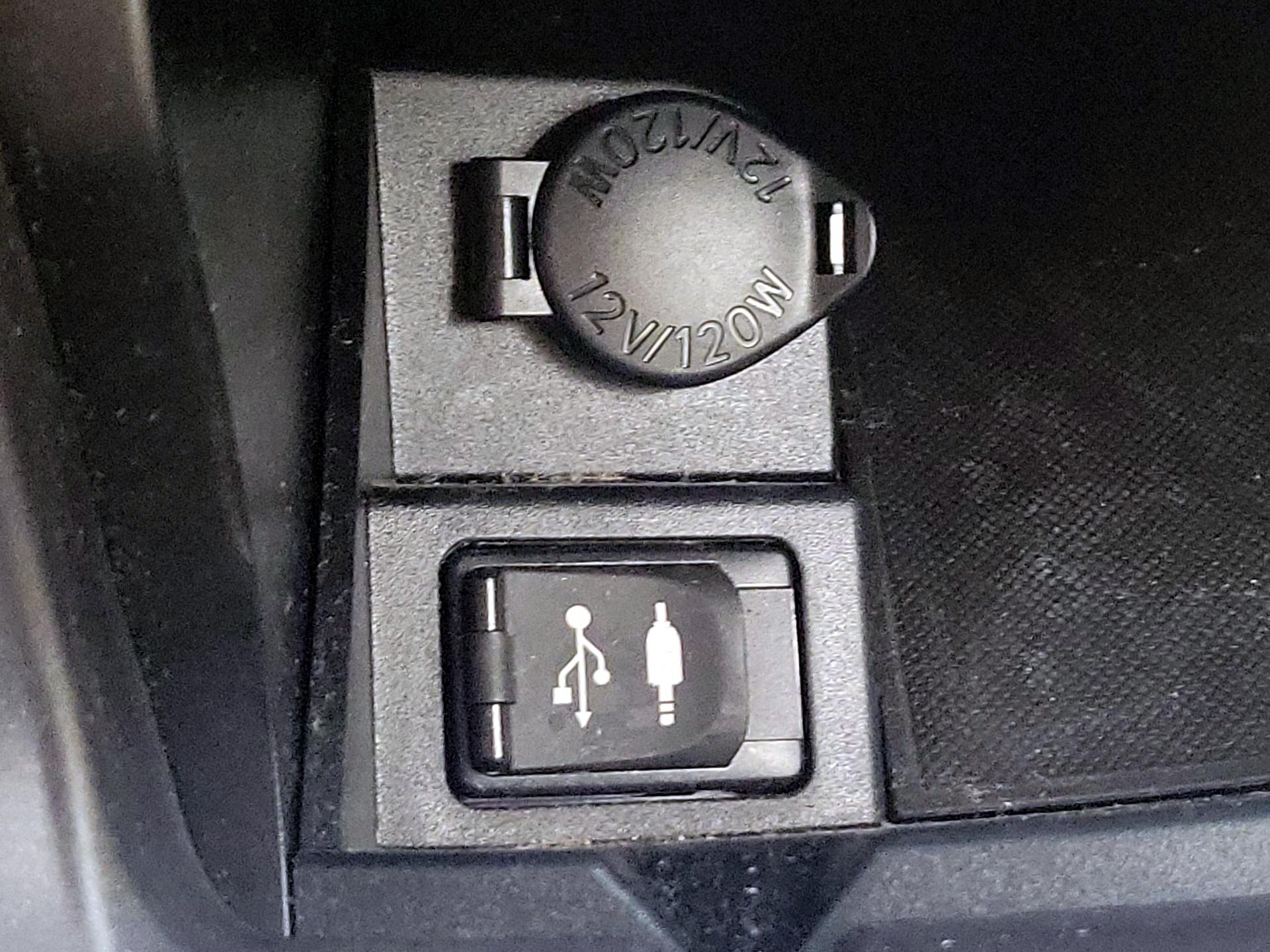 Thumbnail: 2015 Toyota Camry - 18