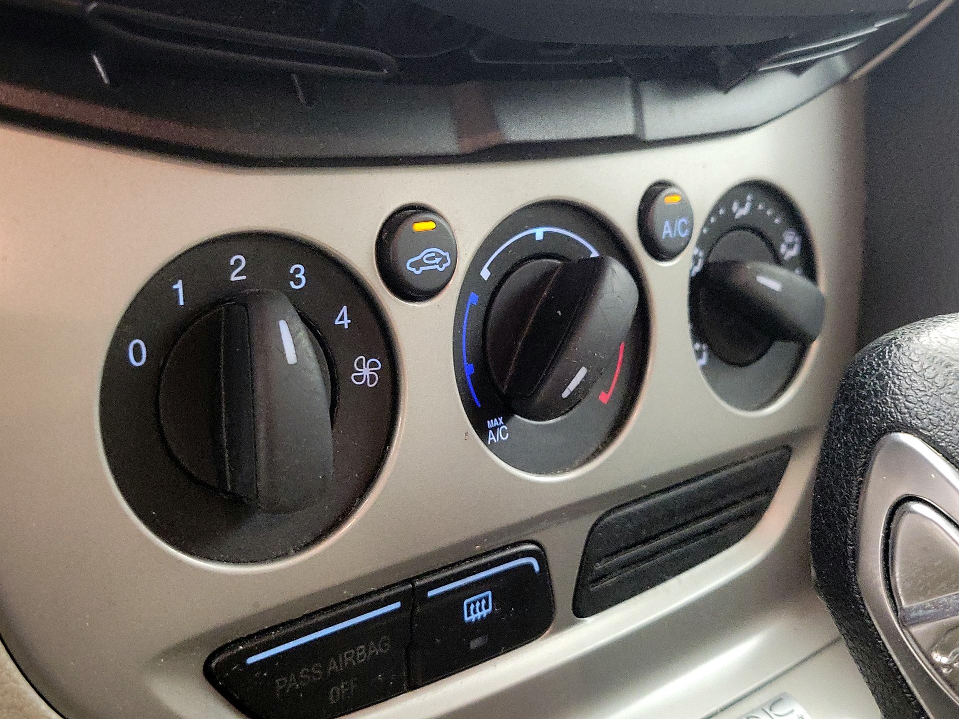 Thumbnail: 2014 Ford Focus - 15
