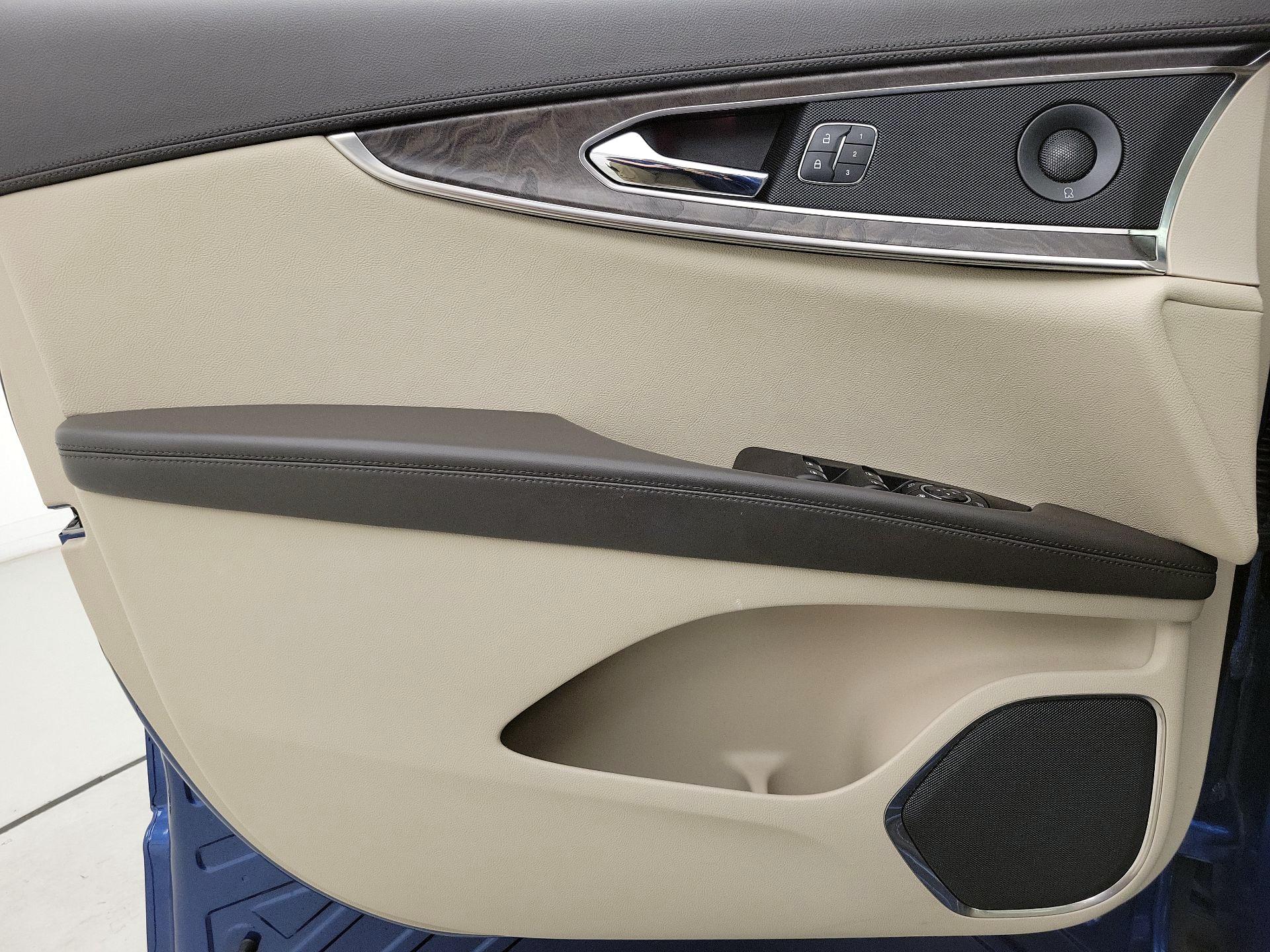 Thumbnail: 2020 Lincoln Nautilus - 12