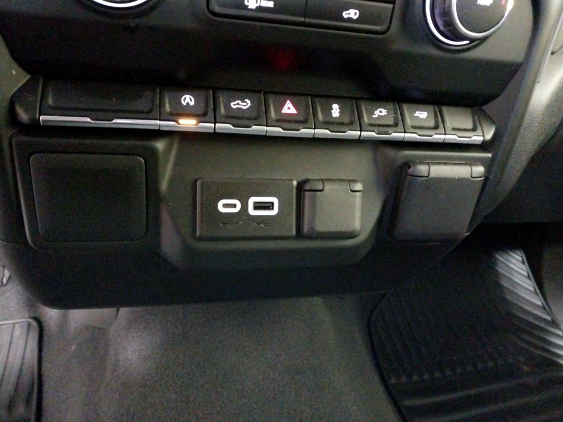 Thumbnail: 2022 Chevrolet Silverado 1500 - 16