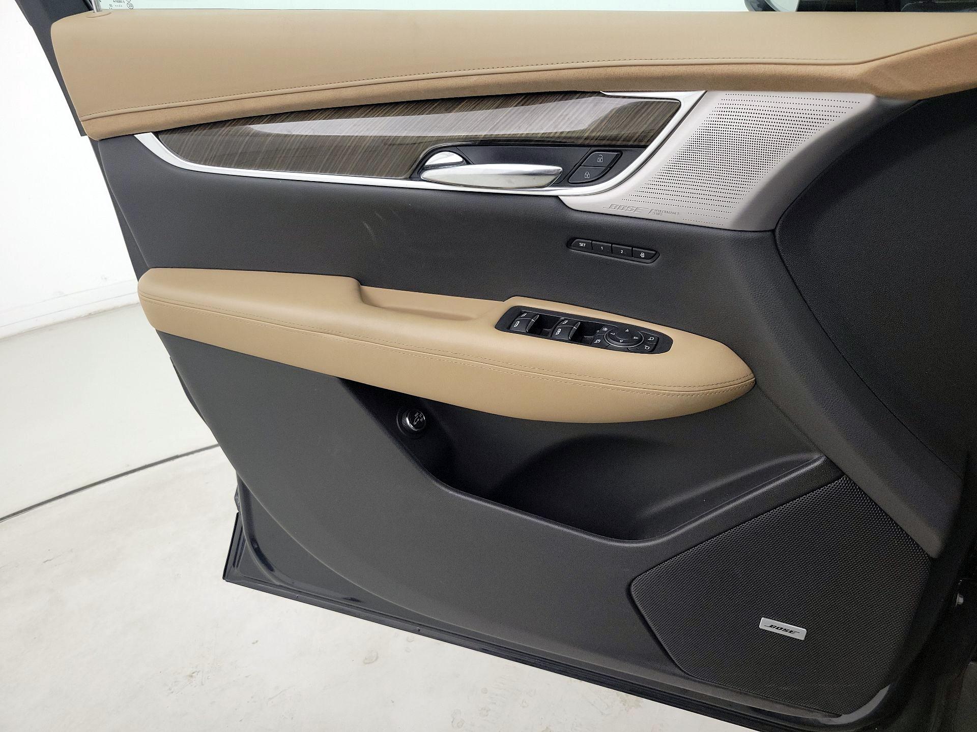 Thumbnail: 2020 Cadillac XT6 - 12