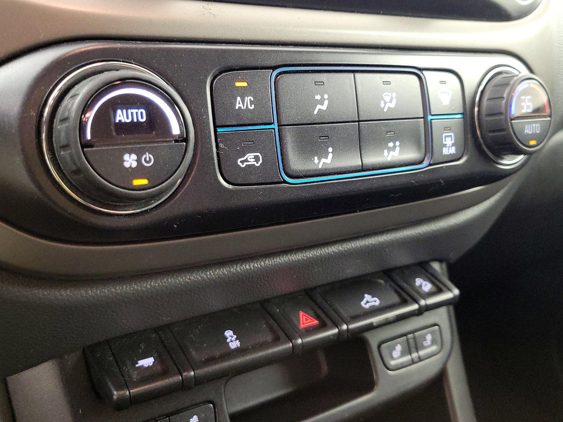 Thumbnail: 2016 Chevrolet Colorado - 17