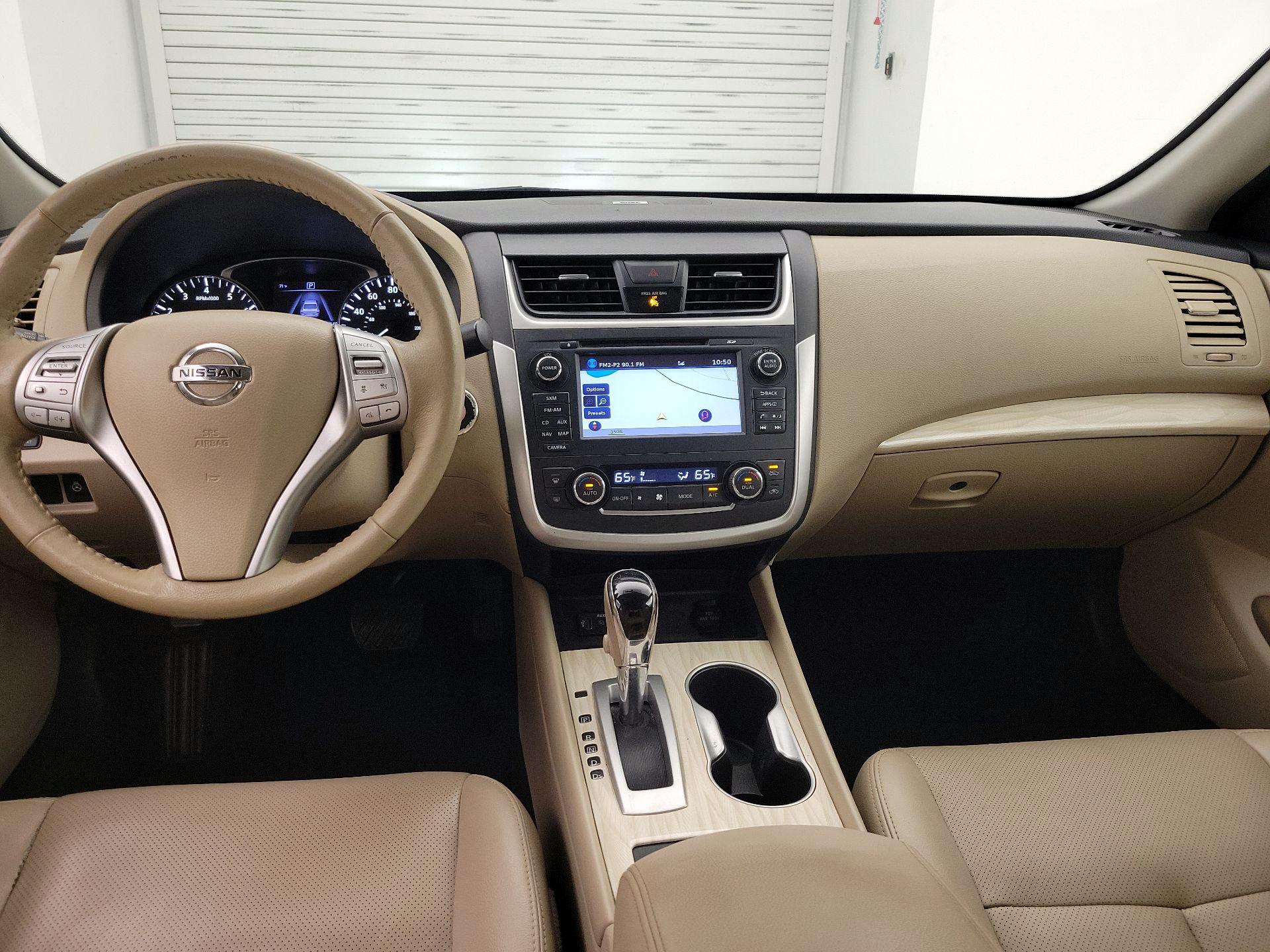 Thumbnail: 2017 Nissan Altima - 9