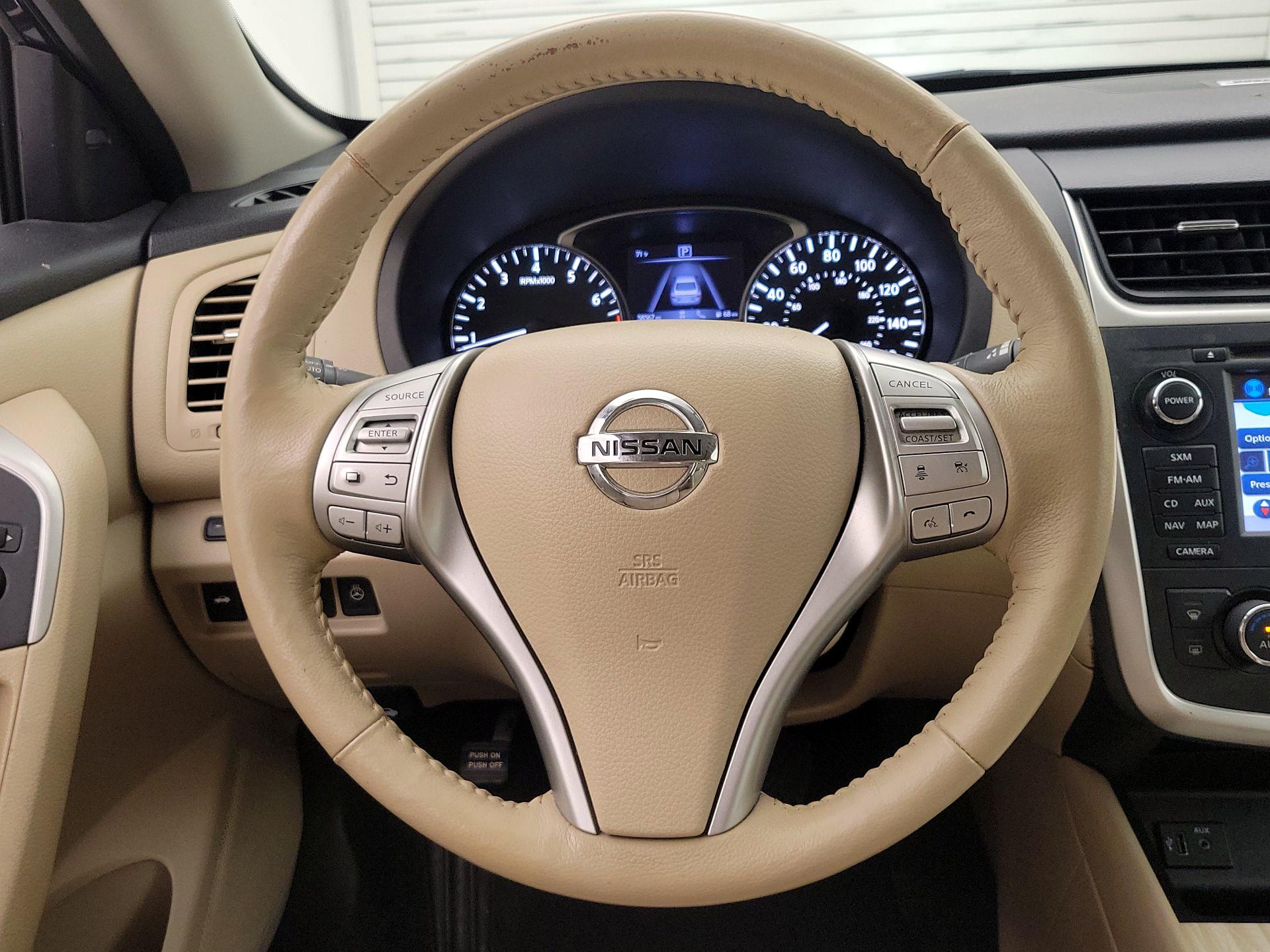 Thumbnail: 2017 Nissan Altima - 10