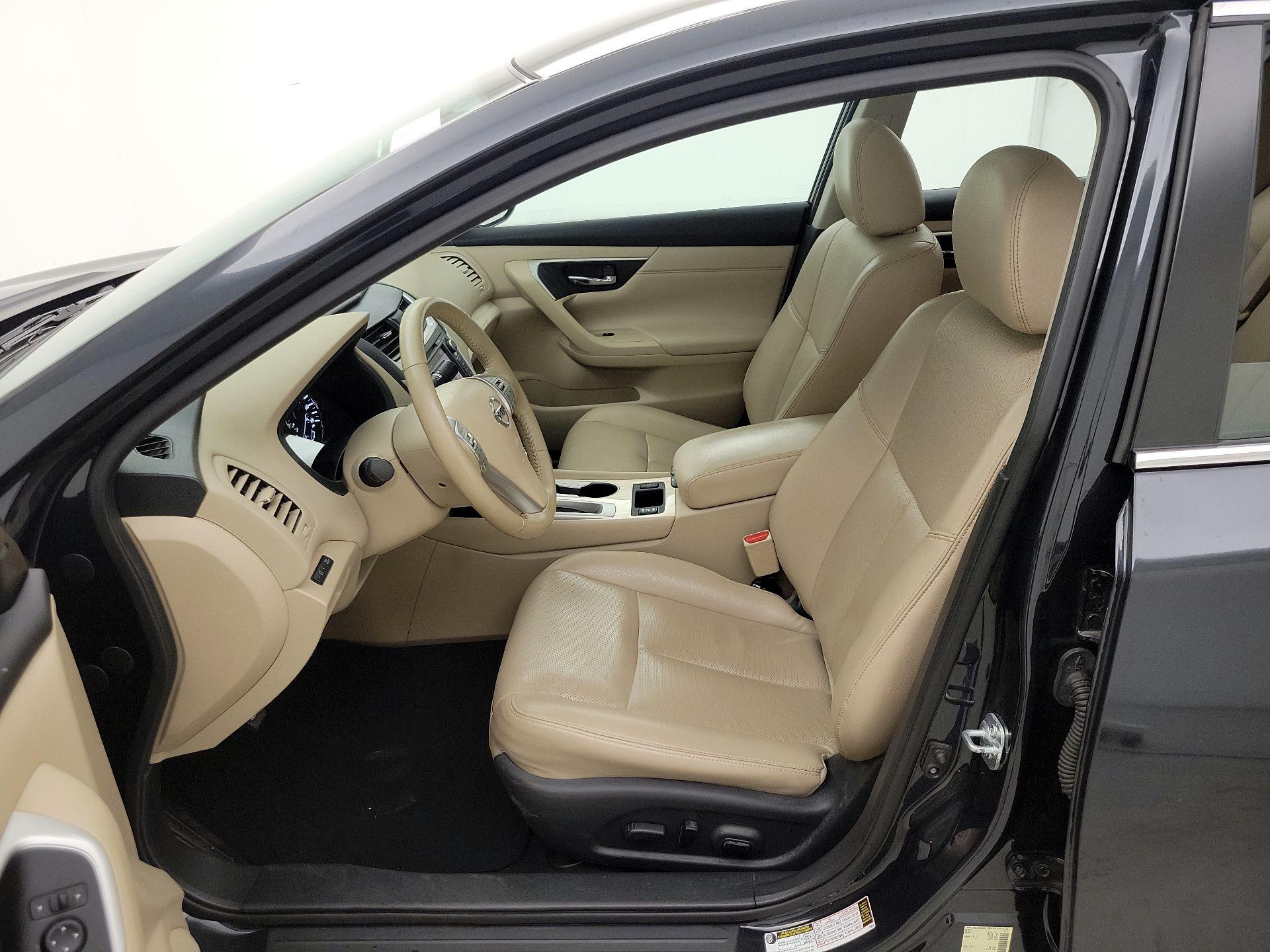 Thumbnail: 2017 Nissan Altima - 11