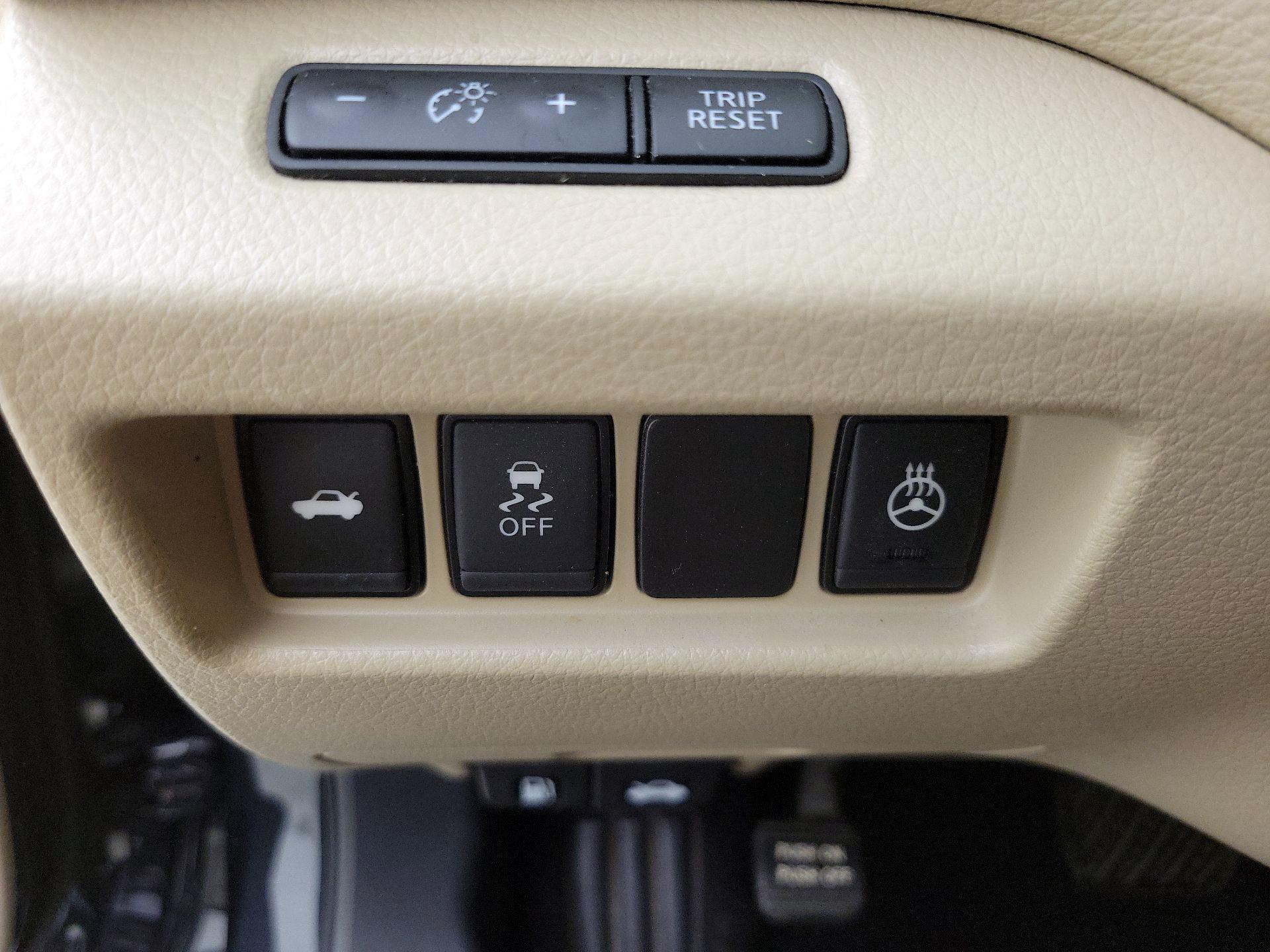 Thumbnail: 2017 Nissan Altima - 13