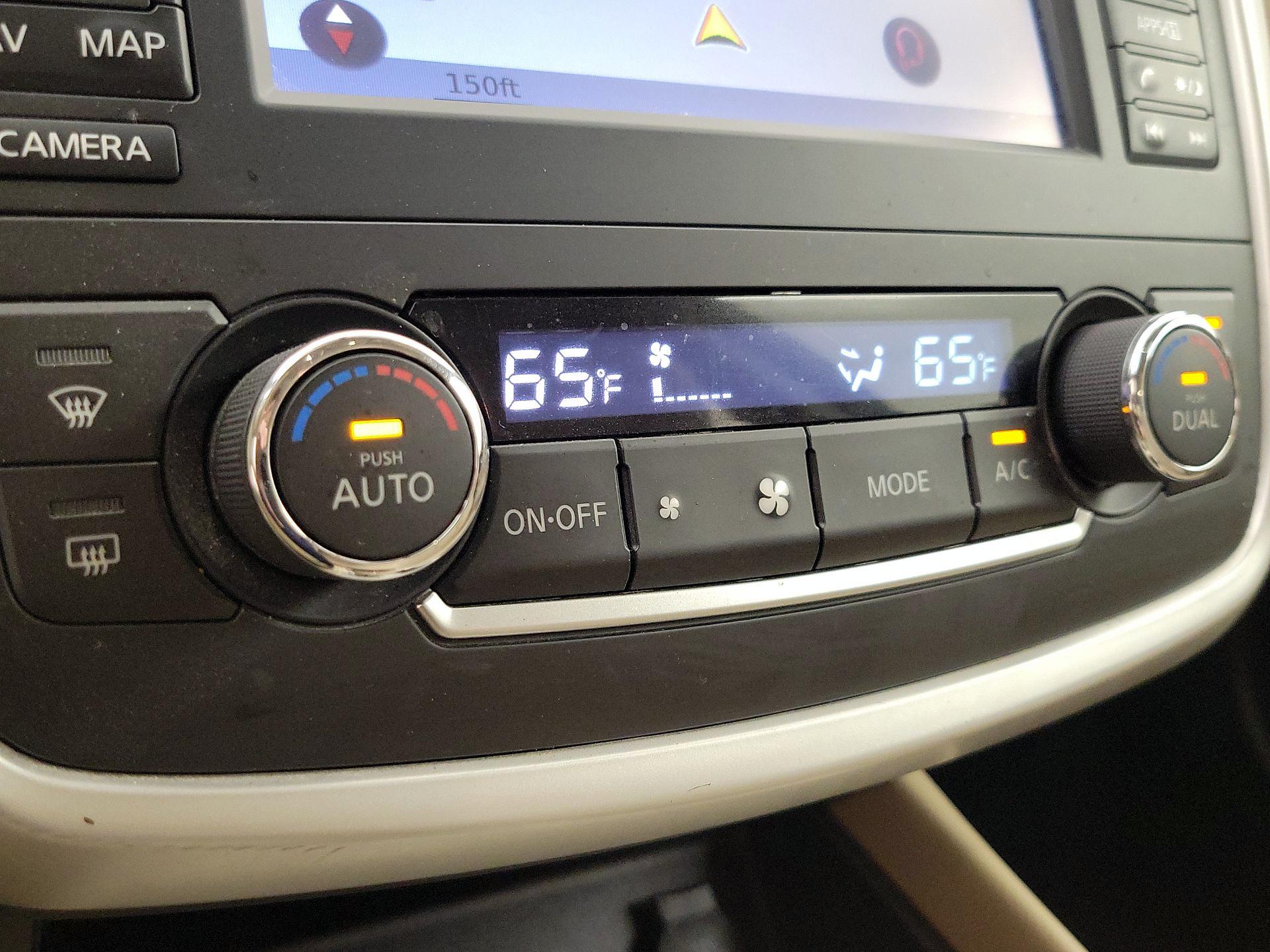 Thumbnail: 2017 Nissan Altima - 17