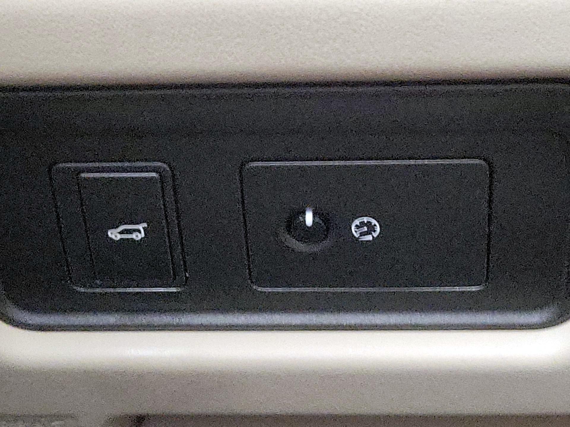 Thumbnail: 2017 Land Rover Range Rover Evoque - 13