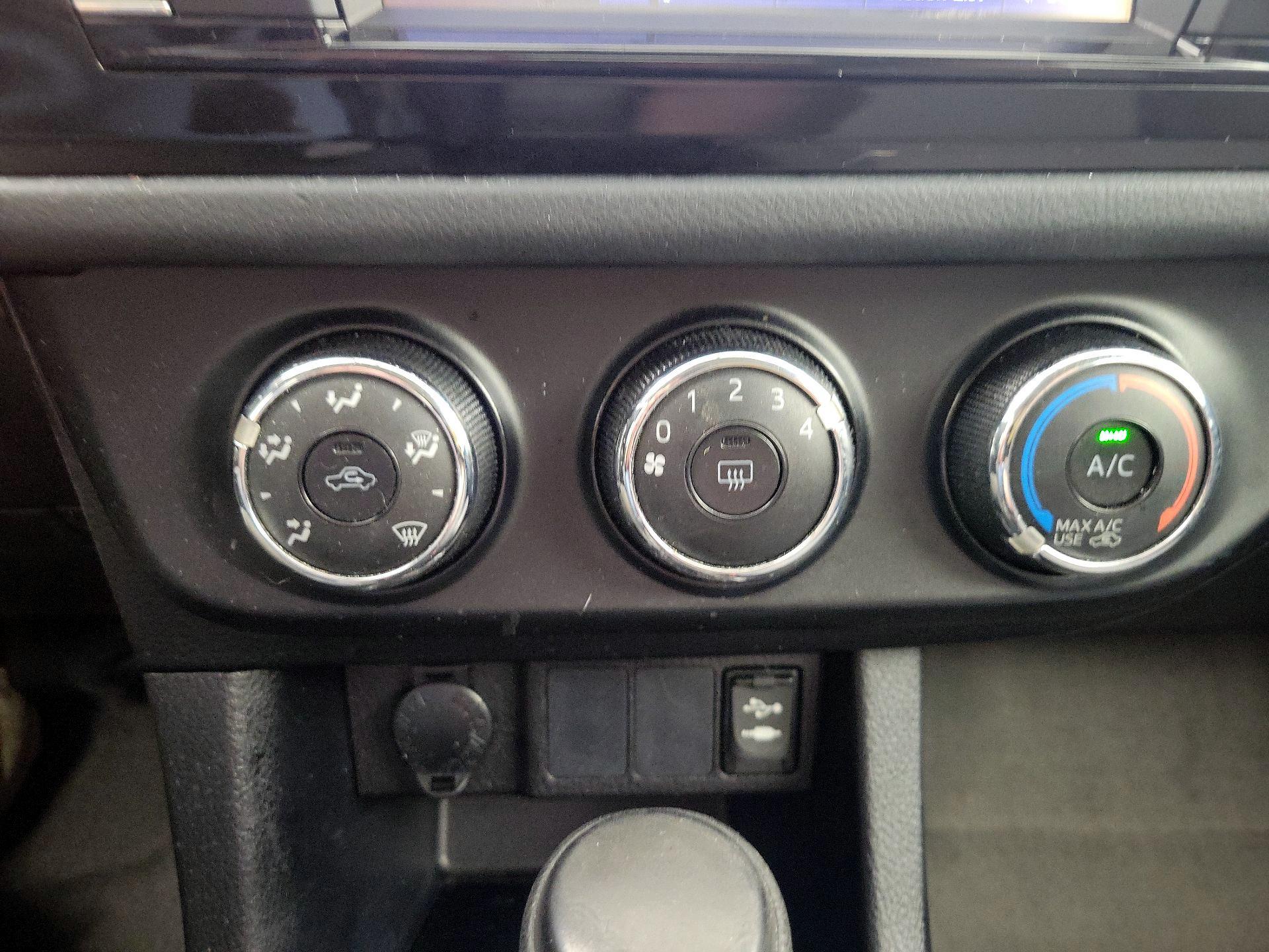 Thumbnail: 2016 Toyota Corolla - 15