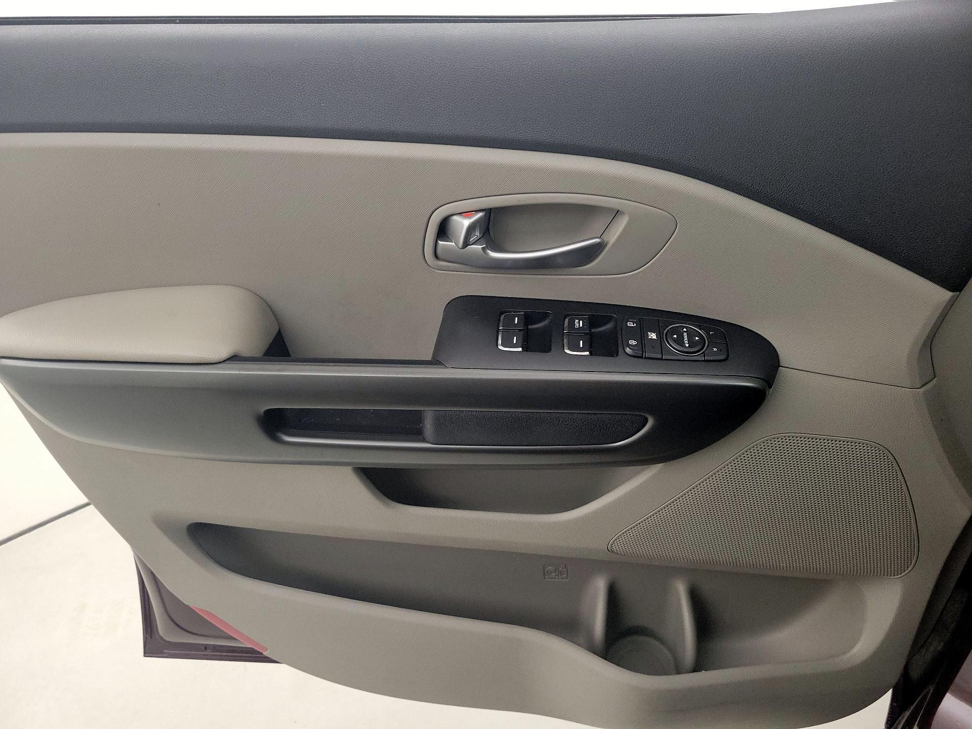 Thumbnail: 2020 Kia Sedona - 12