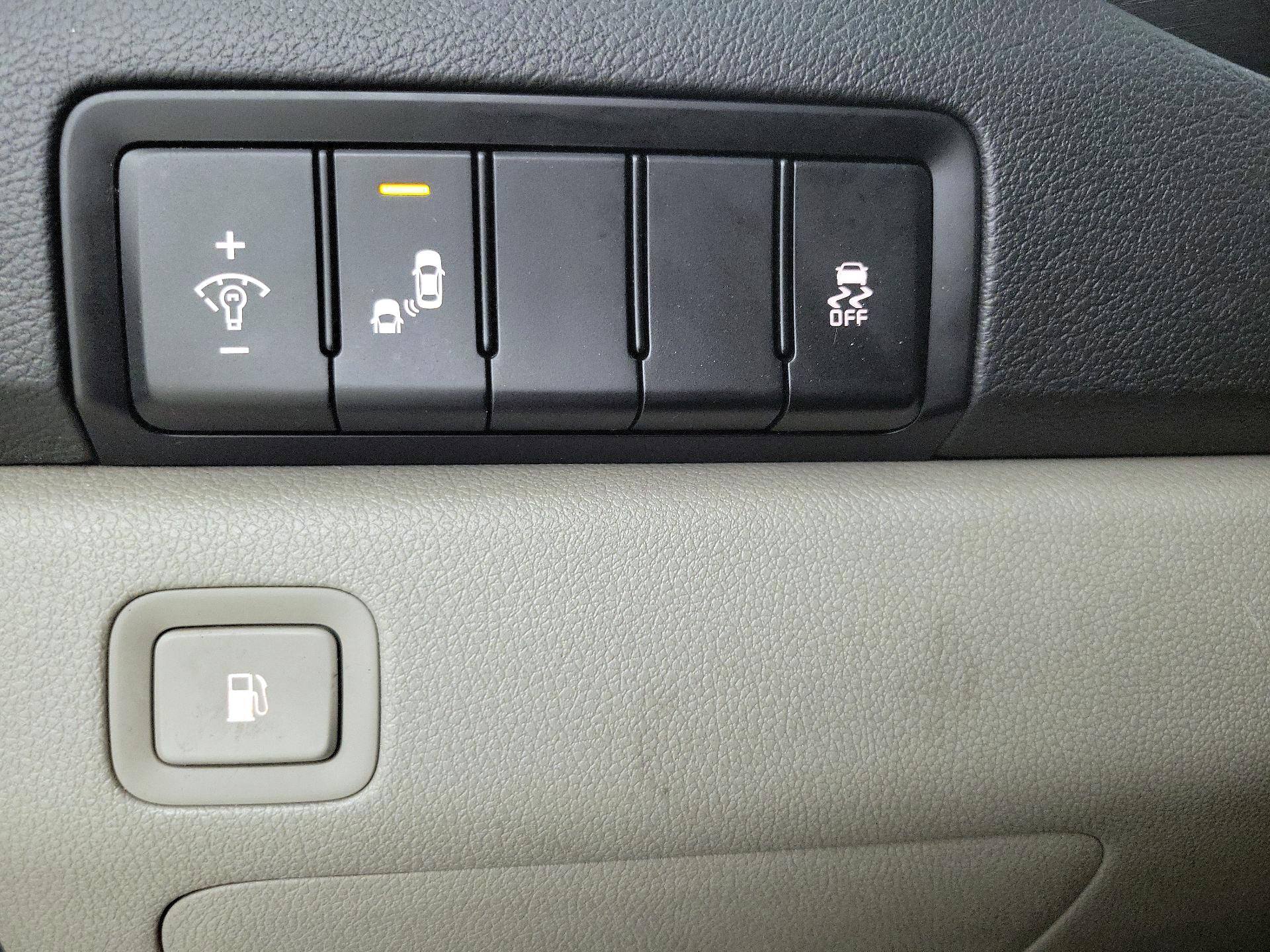 Thumbnail: 2020 Kia Sedona - 13