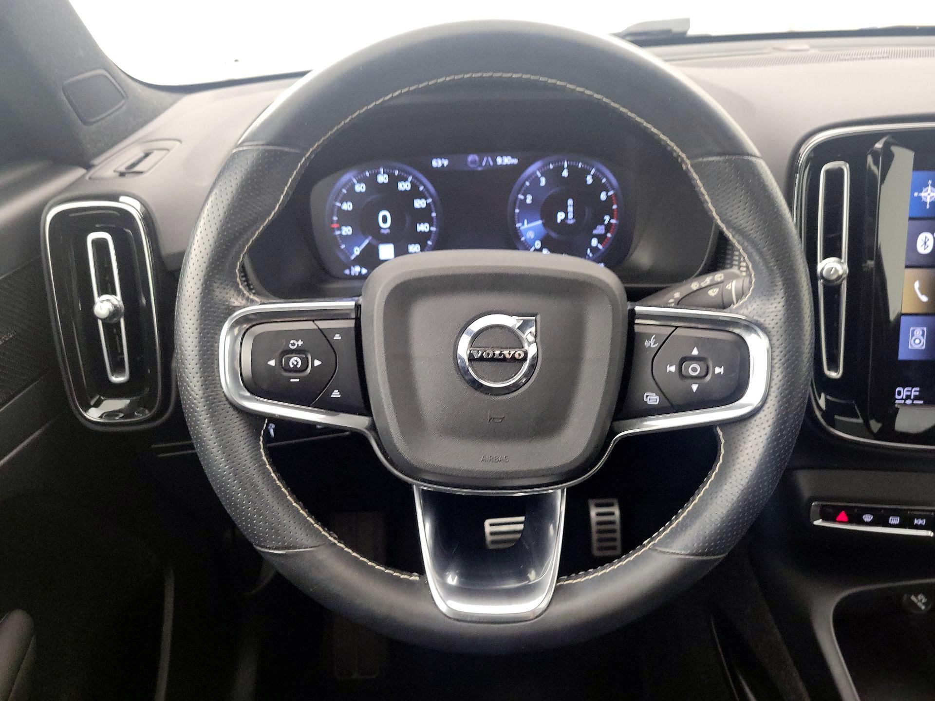 Thumbnail: 2021 Volvo XC40 - 10